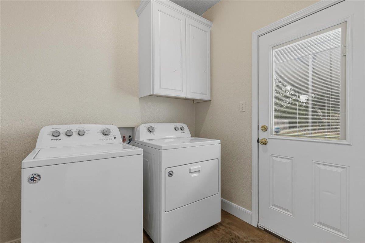 207 Cardinal Loop, Paige, TX 78659