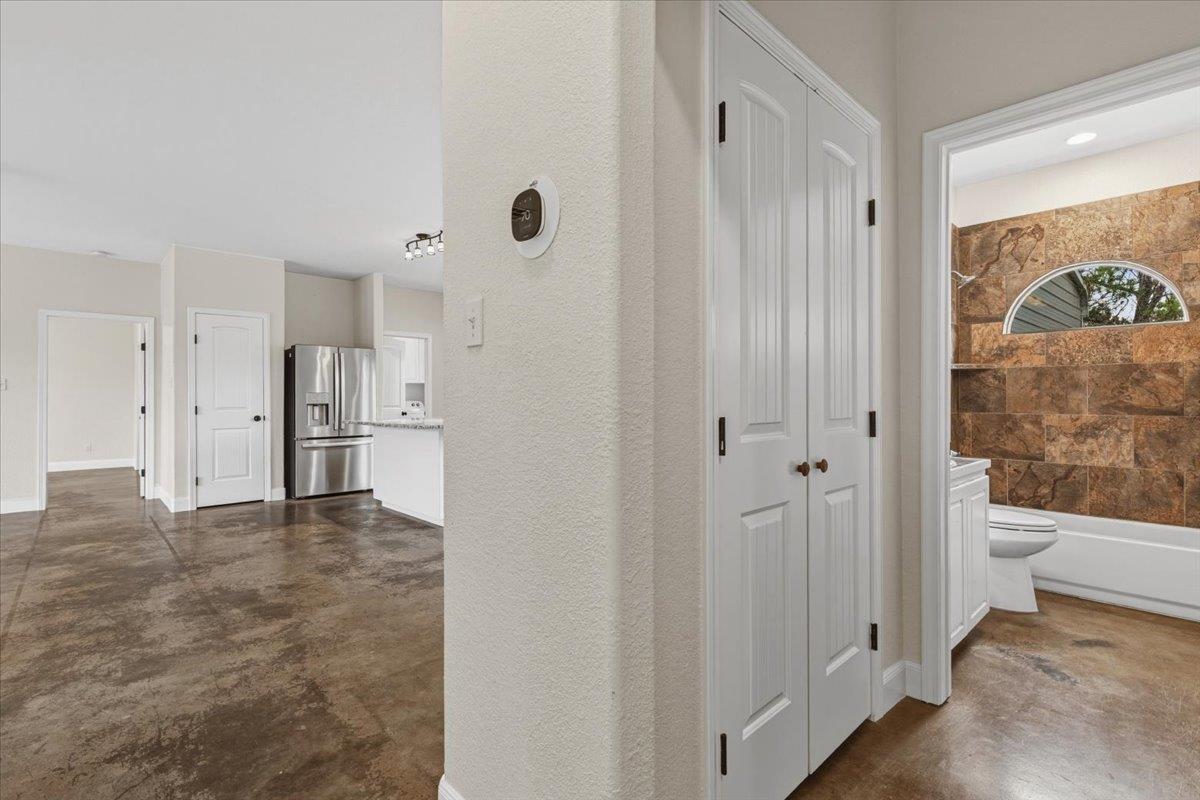 207 Cardinal Loop, Paige, TX 78659