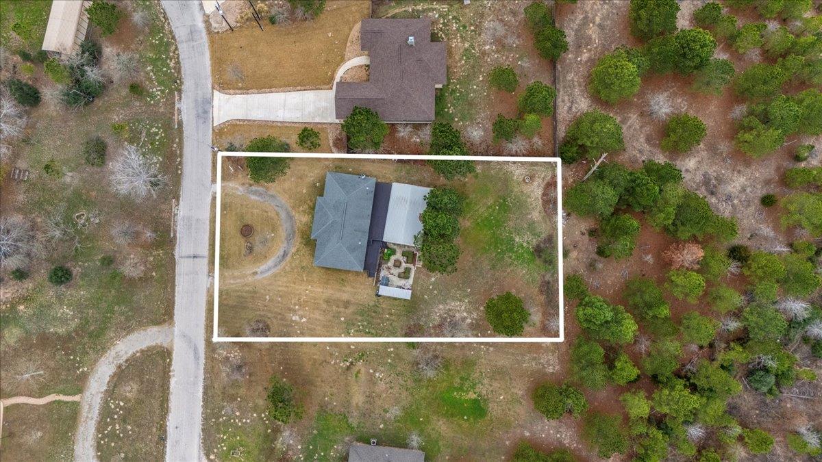 207 Cardinal Loop, Paige, TX 78659