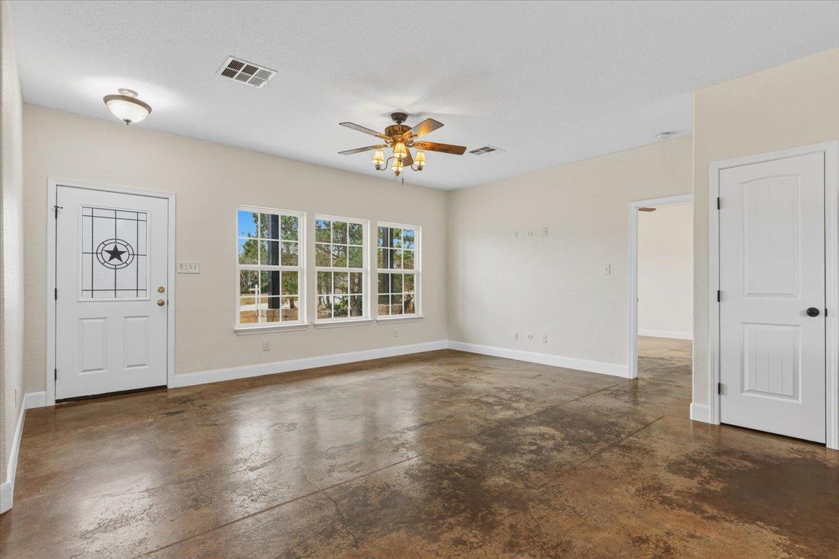 207 Cardinal Loop, Paige, TX 78659