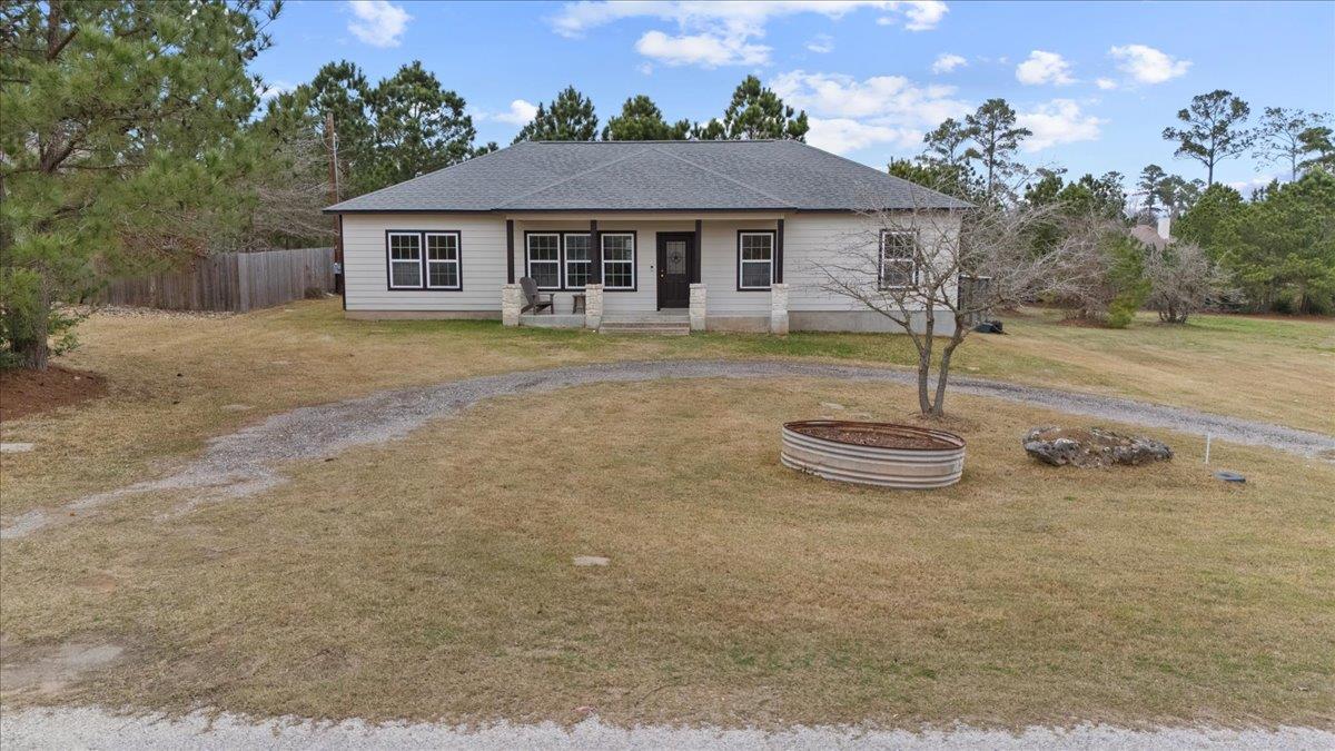 207 Cardinal Loop, Paige, TX 78659