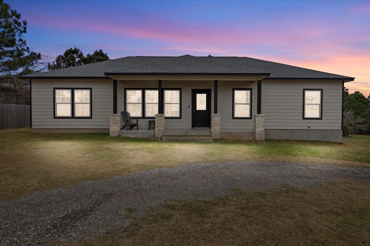 207 Cardinal Loop, Paige, TX 78659