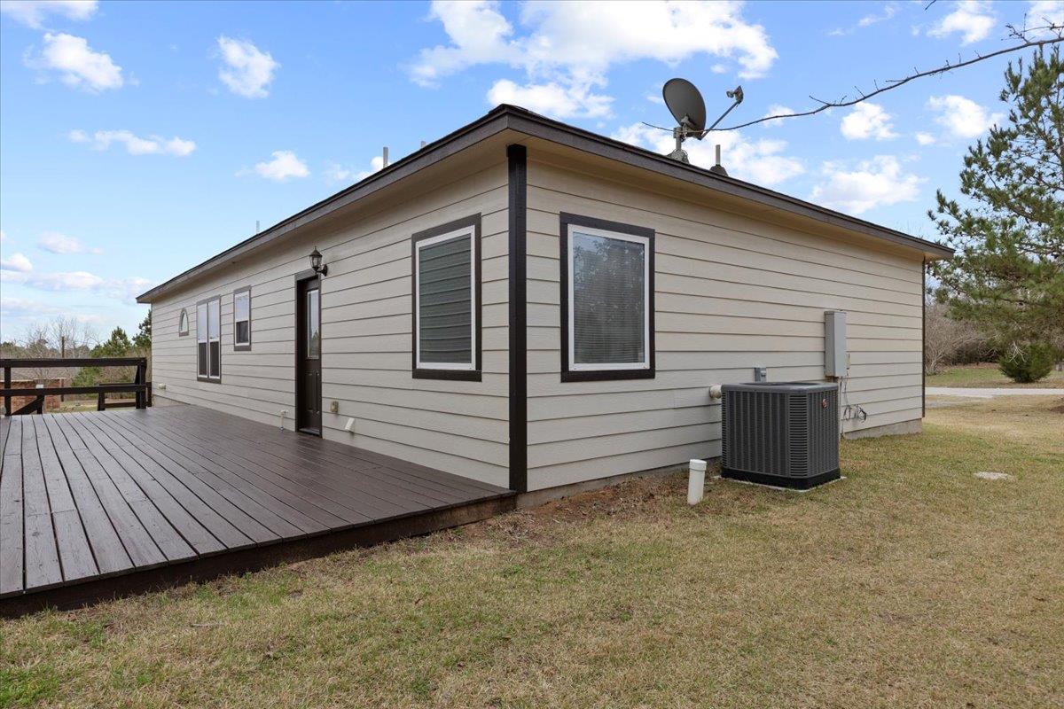 207 Cardinal Loop, Paige, TX 78659