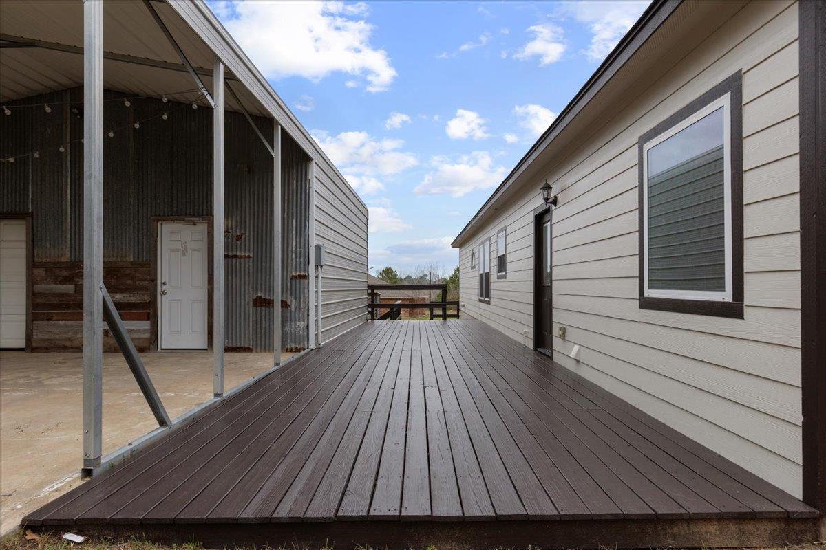 207 Cardinal Loop, Paige, TX 78659