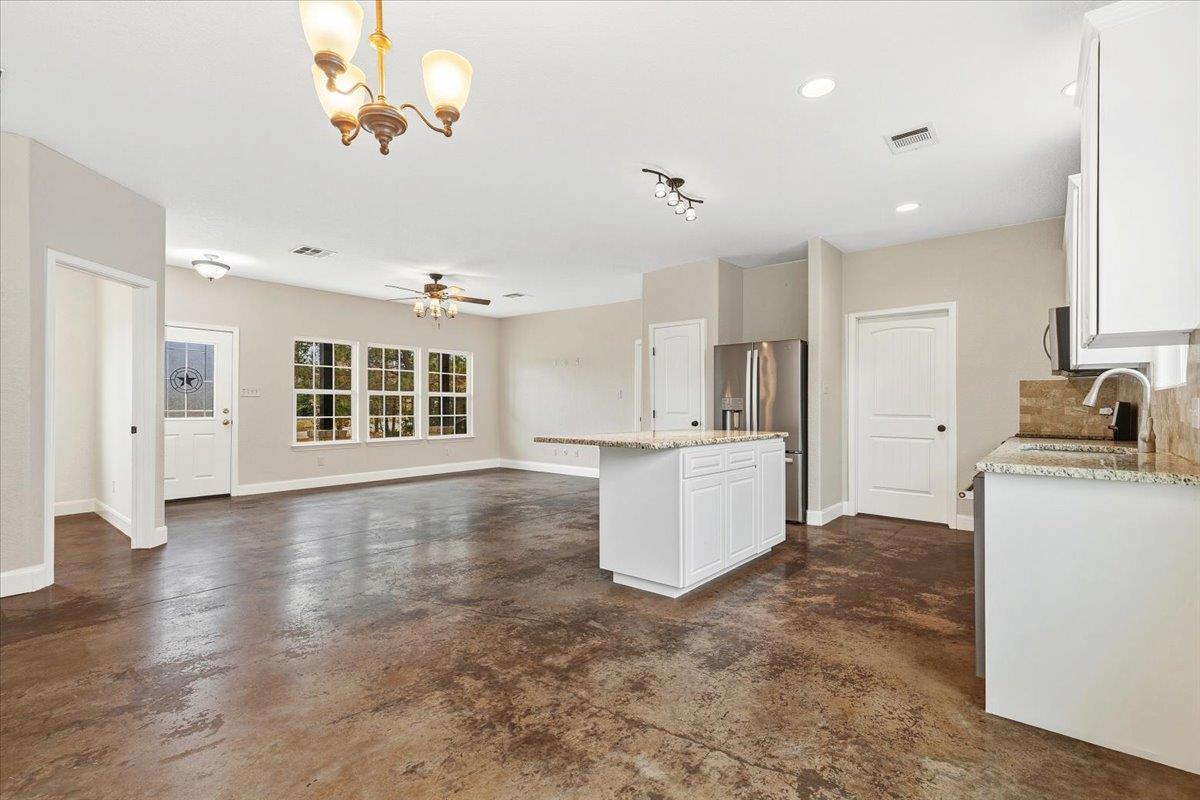 207 Cardinal Loop, Paige, TX 78659