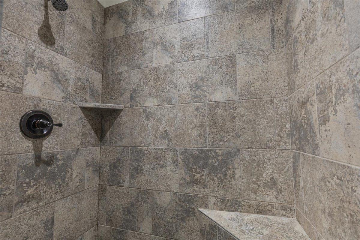 207 Cardinal Loop, Paige, TX 78659