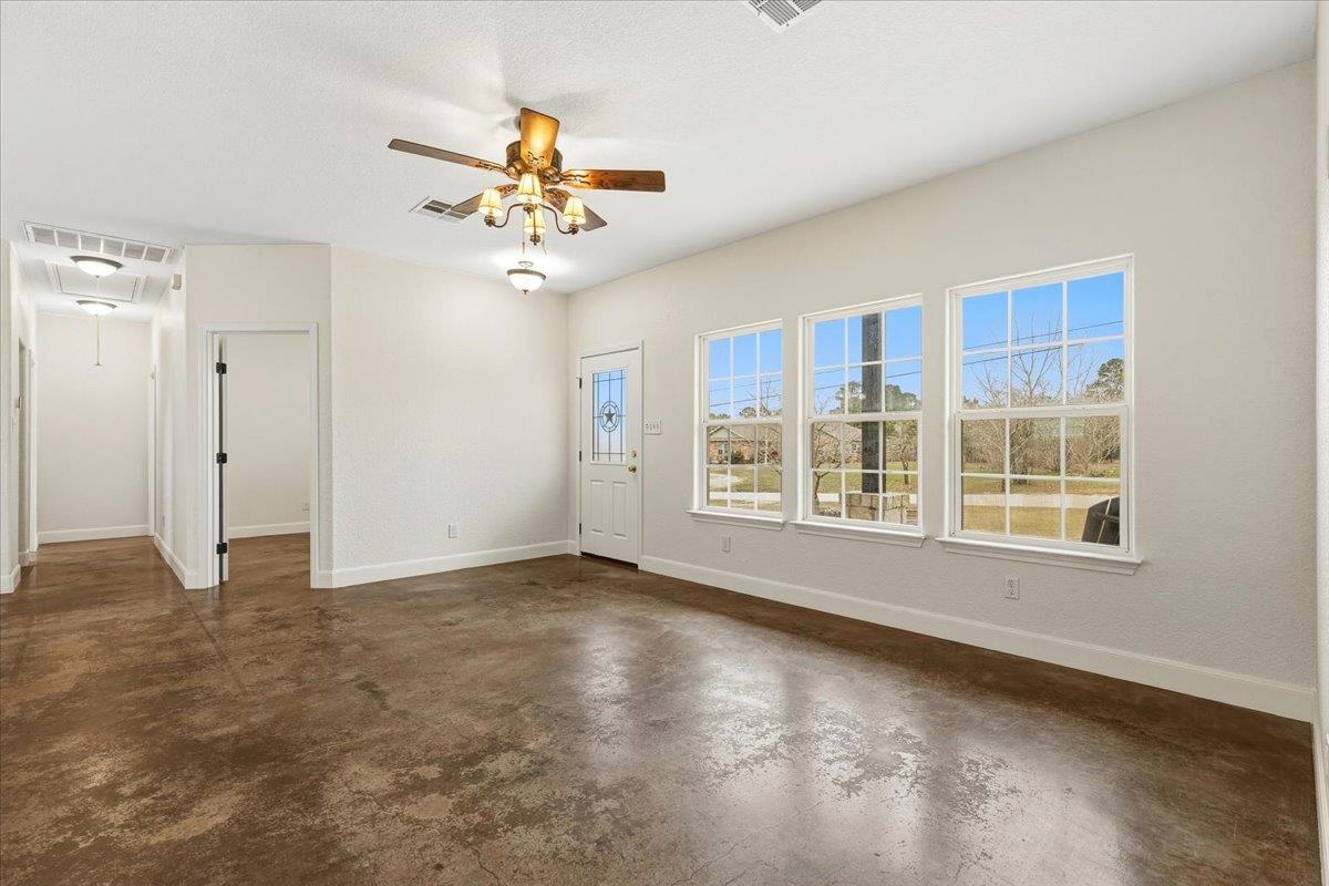 207 Cardinal Loop, Paige, TX 78659