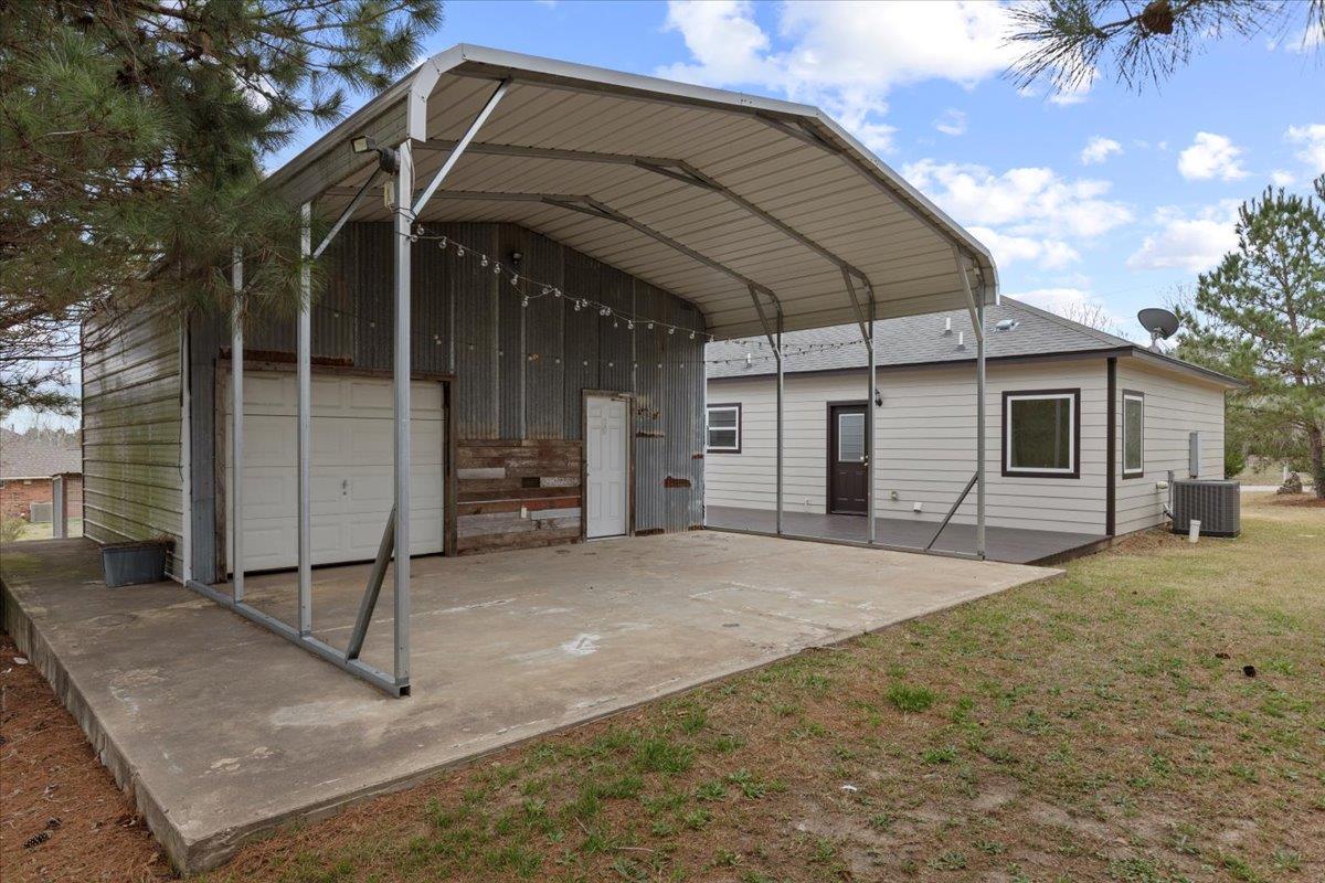 207 Cardinal Loop, Paige, TX 78659