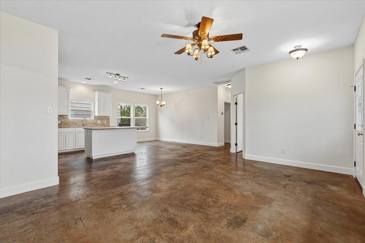 207 Cardinal Loop, Paige, TX 78659