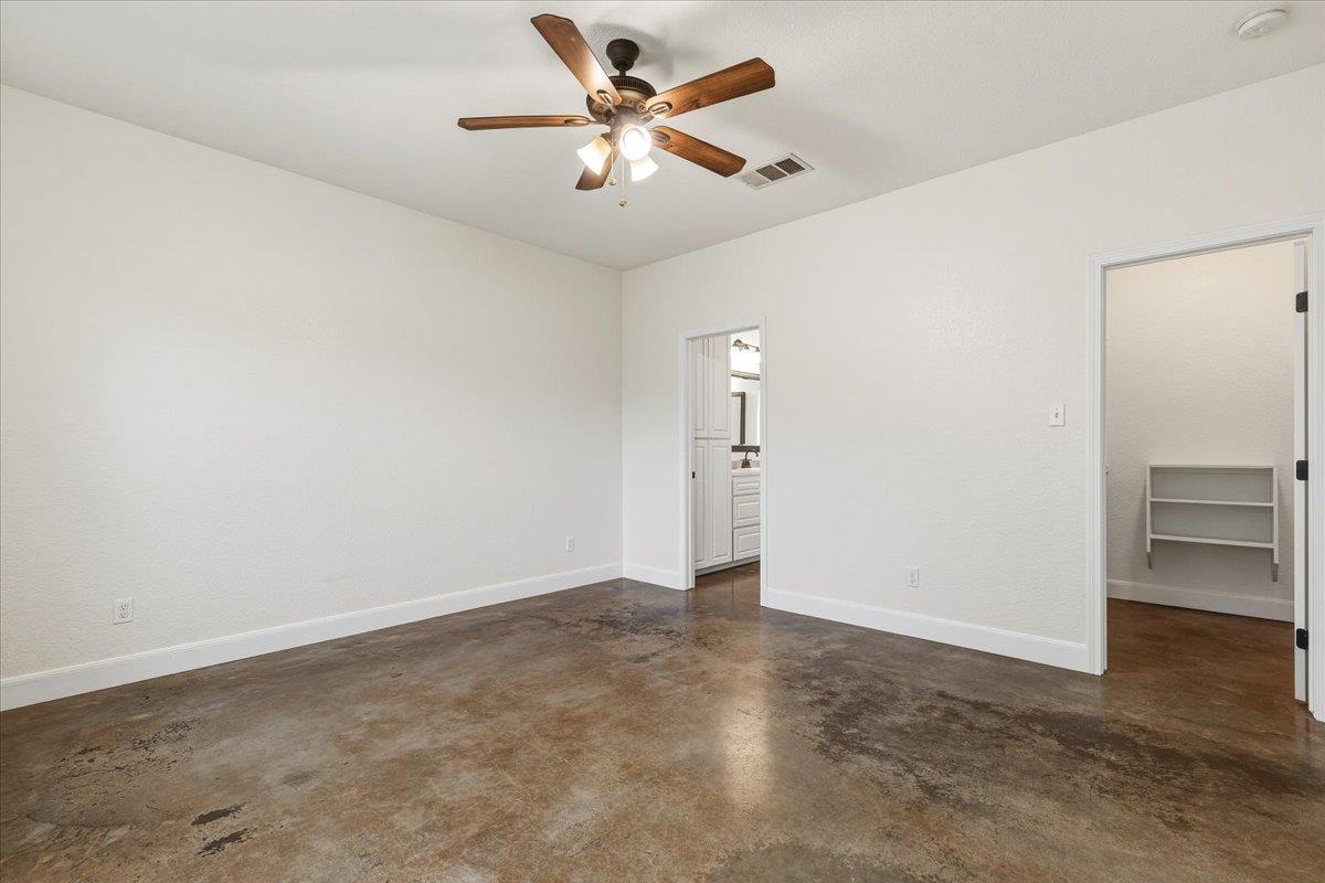 207 Cardinal Loop, Paige, TX 78659