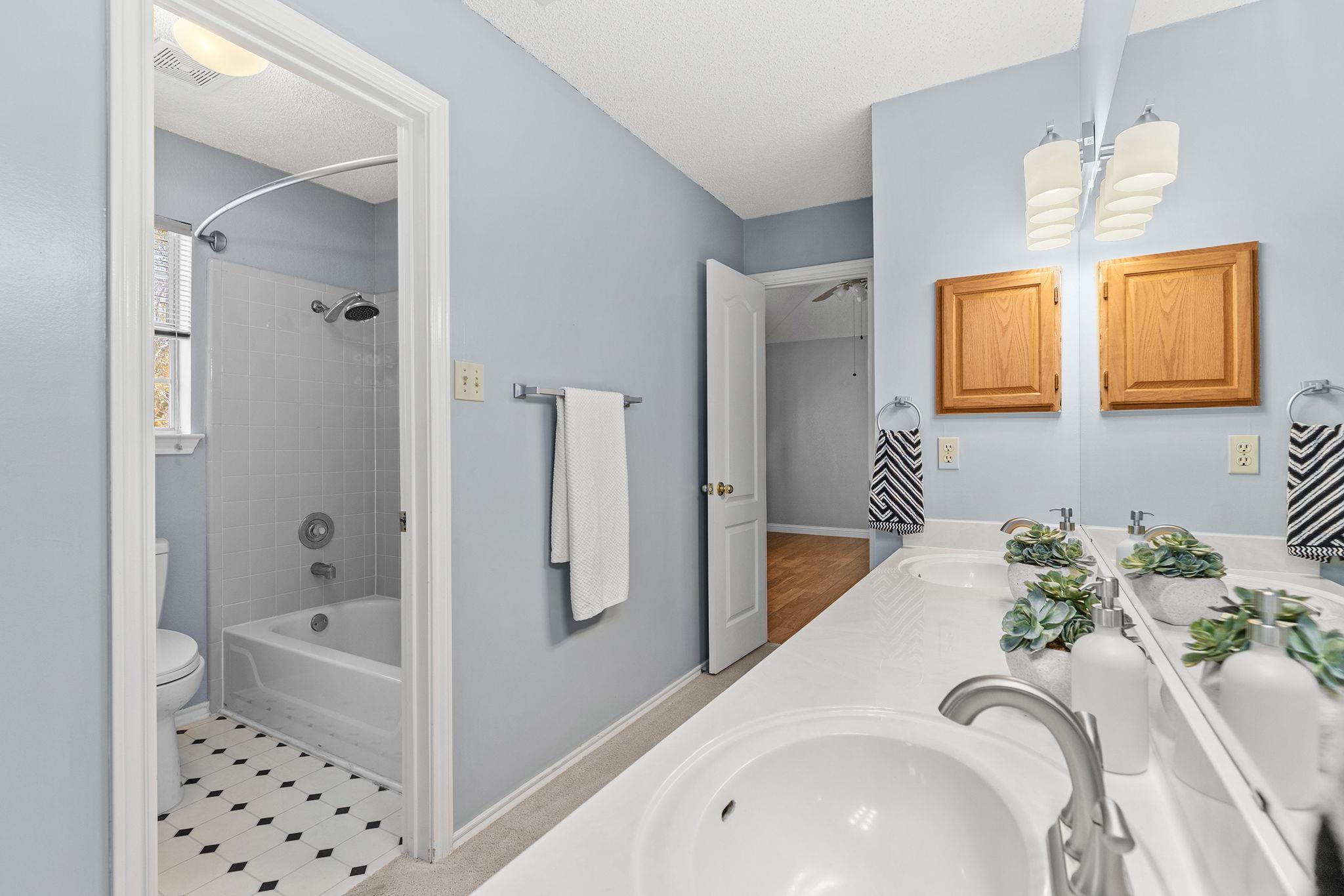 1300 Roadrunner Dr, Cedar Park, TX 78613