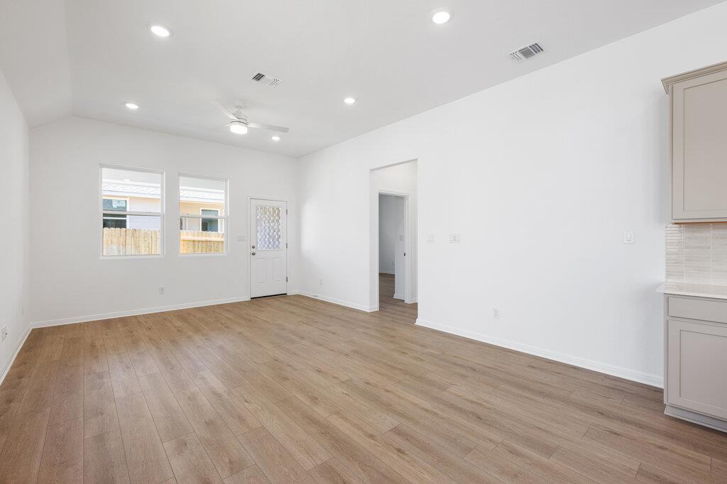 121 Knockout Rose Dr, San Marcos, TX 78666