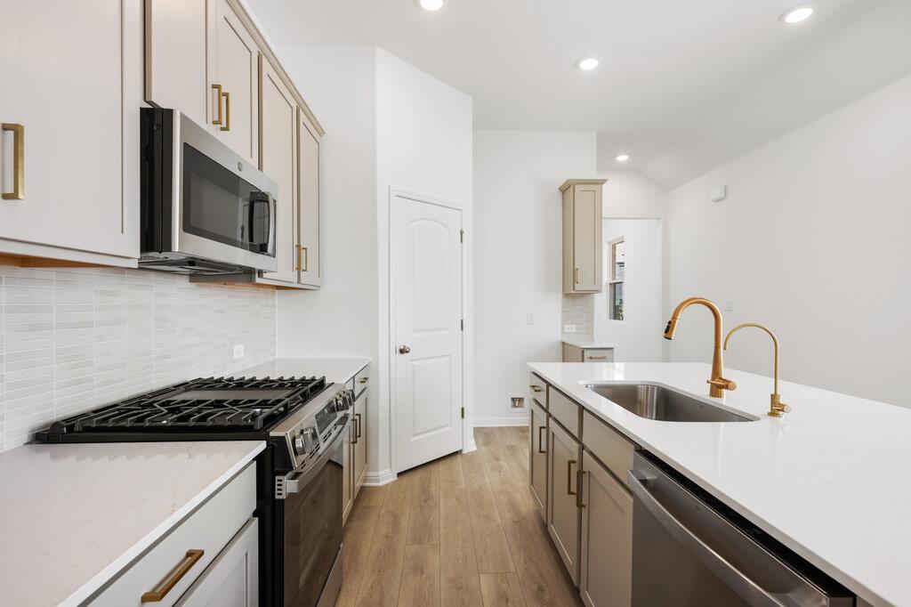 121 Knockout Rose Dr, San Marcos, TX 78666