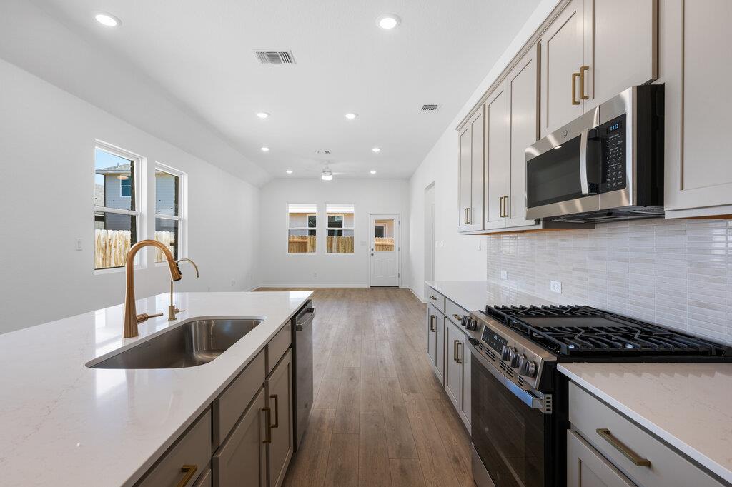 121 Knockout Rose Dr, San Marcos, TX 78666