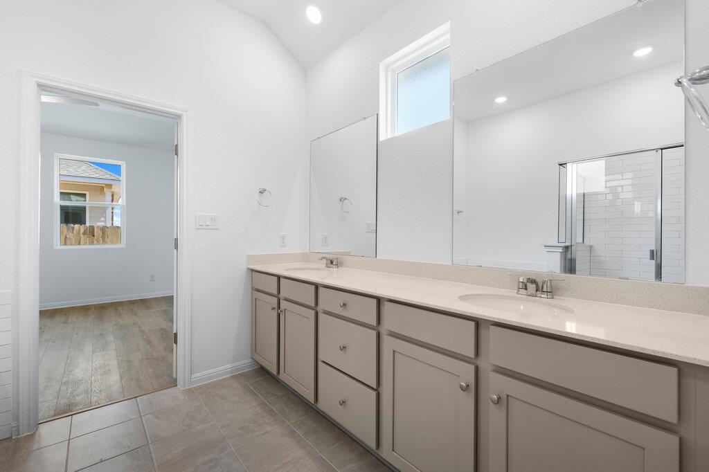 121 Knockout Rose Dr, San Marcos, TX 78666