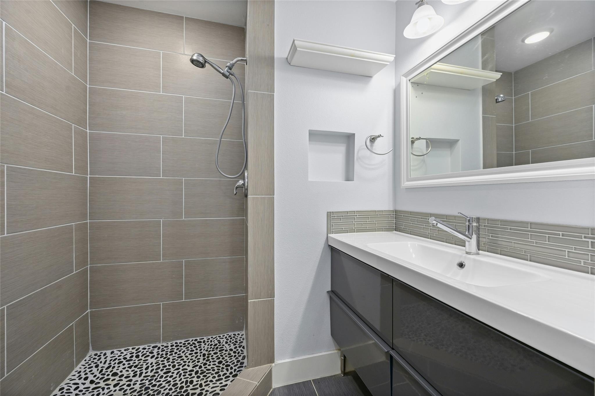 909 Reinli St # 228, Austin, TX 78751