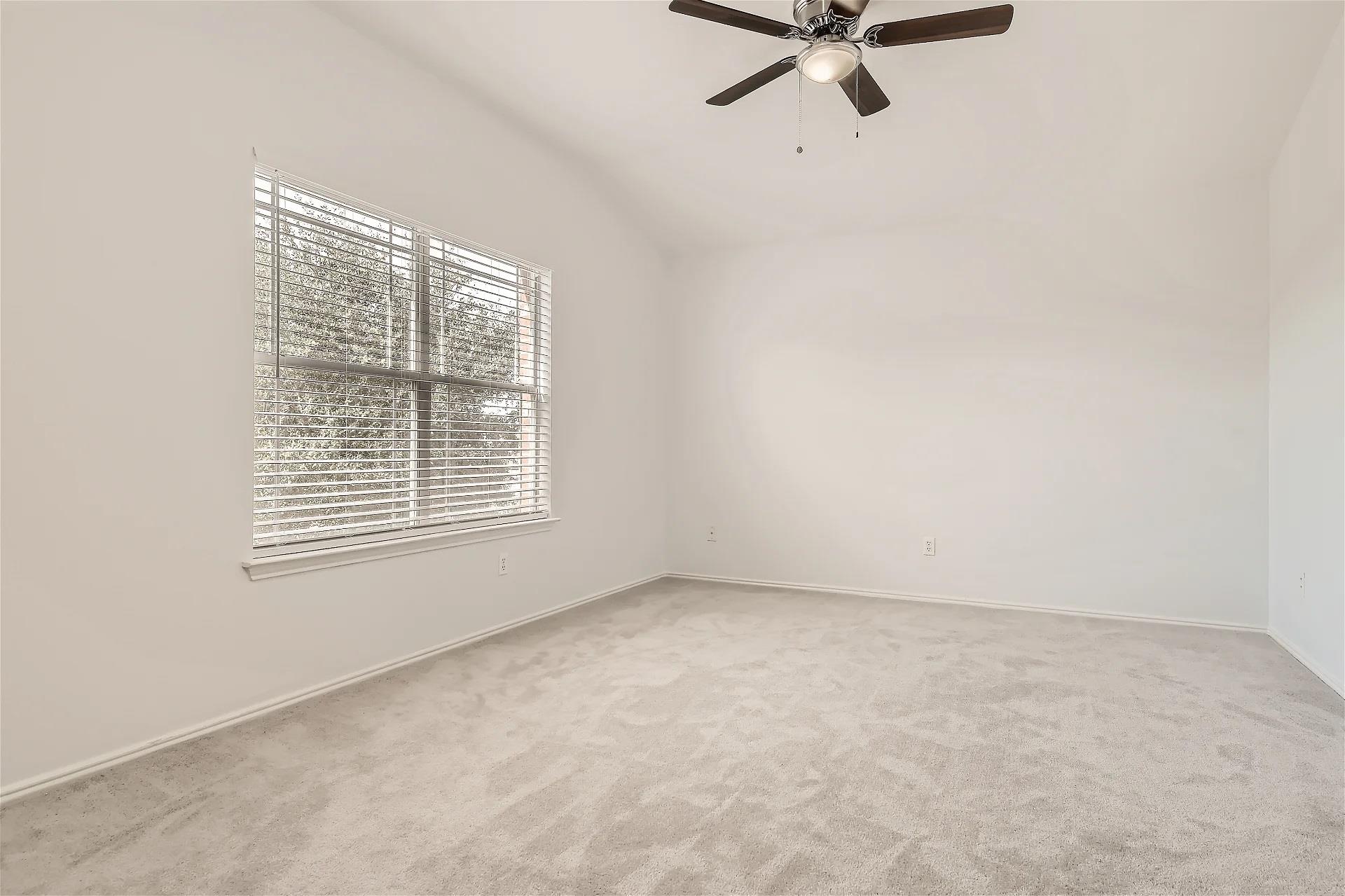 1104 Canoe Cv, Hutto, TX 78634