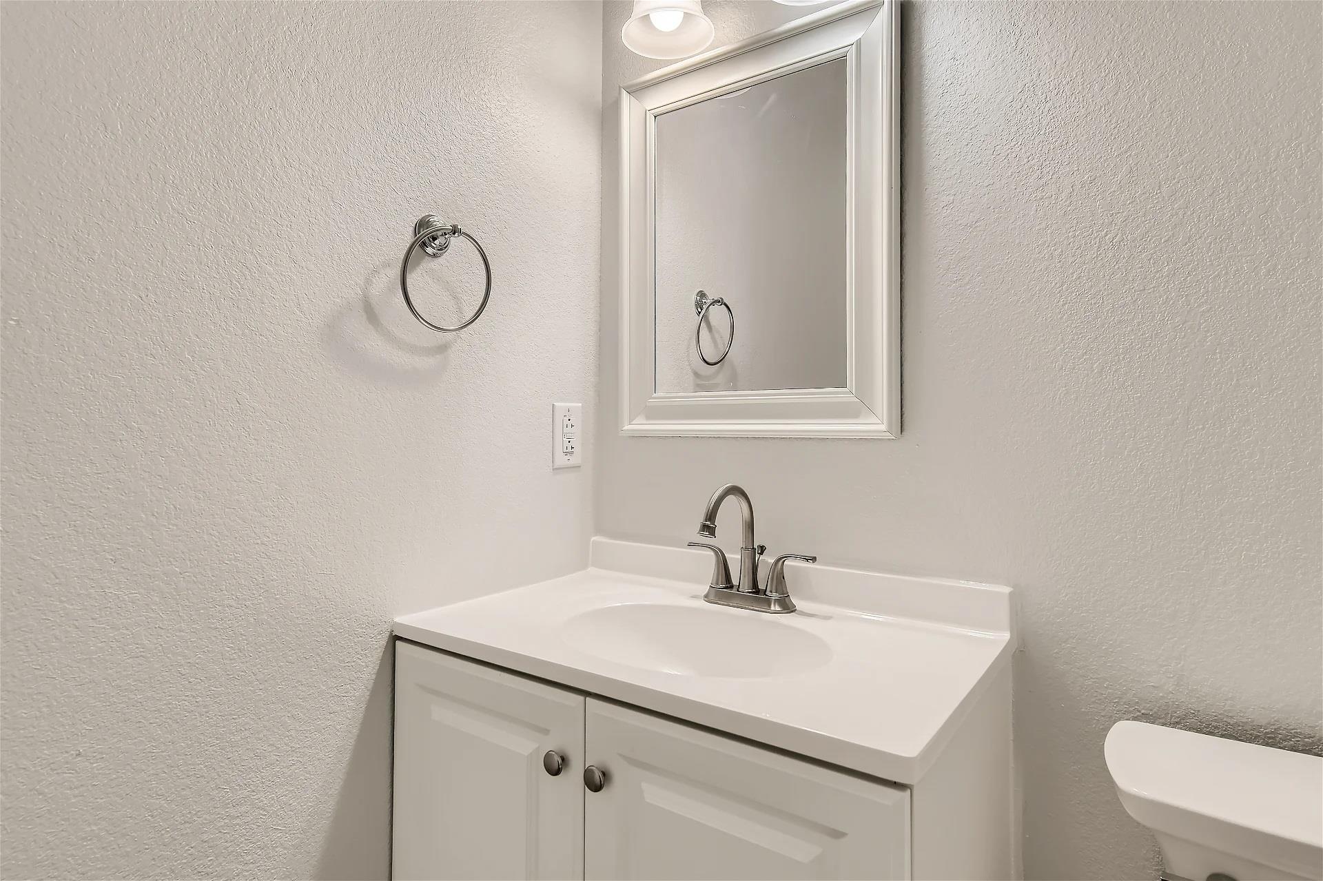 1104 Canoe Cv, Hutto, TX 78634