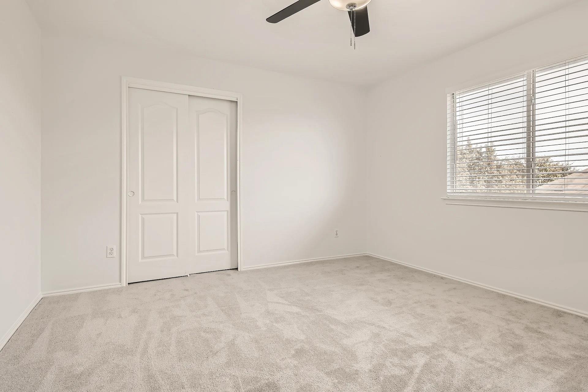 1104 Canoe Cv, Hutto, TX 78634