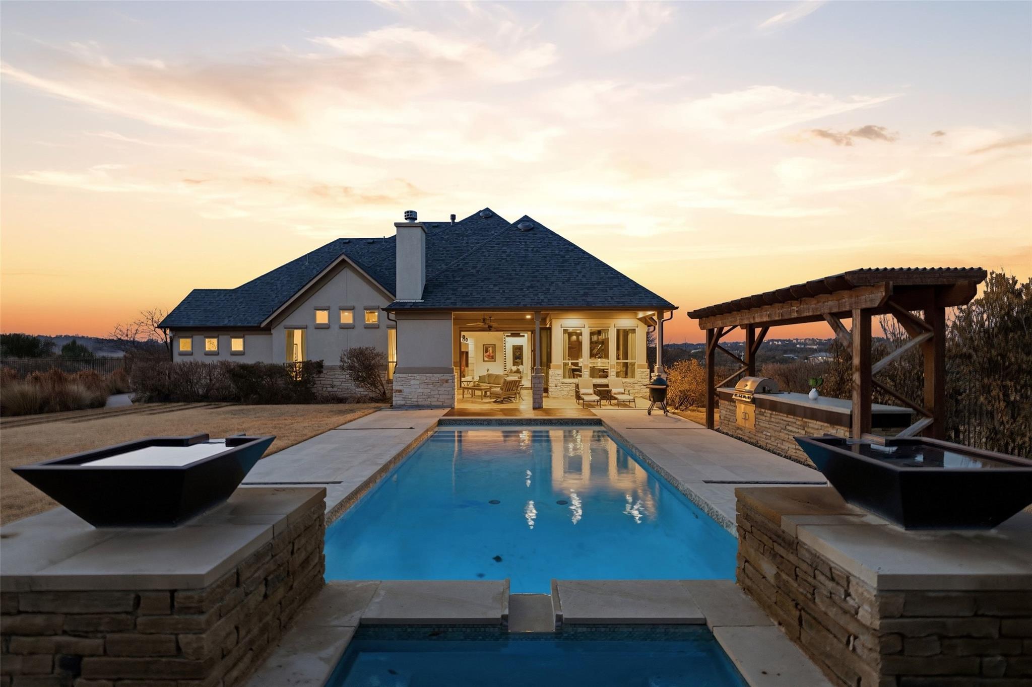 18101 Vistancia Dr, Dripping Springs, TX 78620