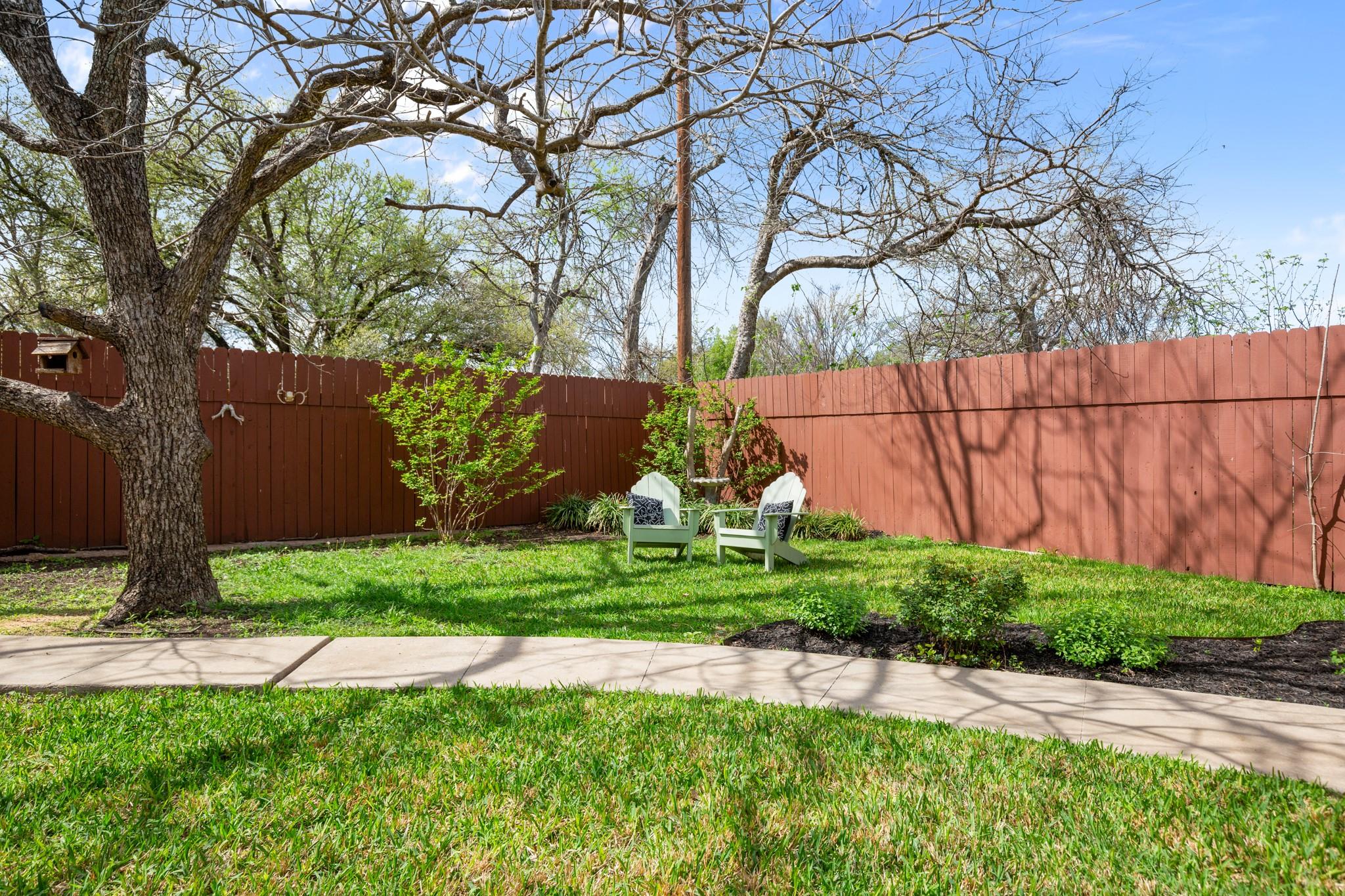 1302 Meadows Dr, Round Rock, TX 78681