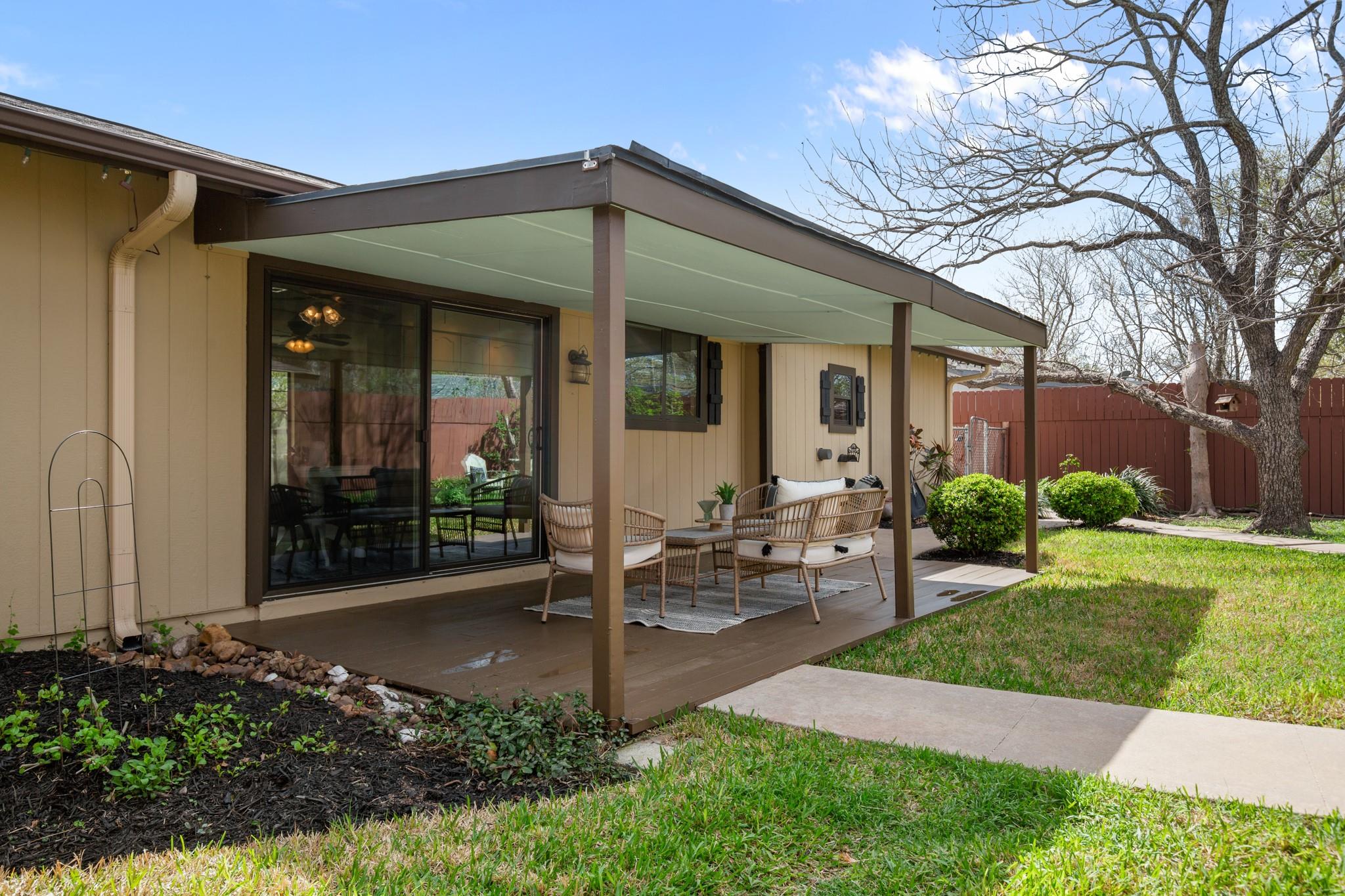 1302 Meadows Dr, Round Rock, TX 78681