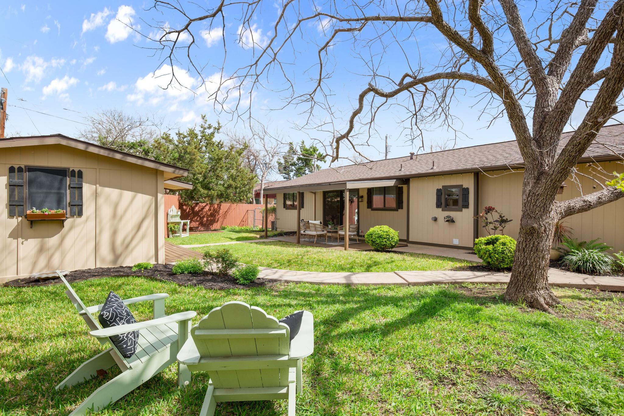 1302 Meadows Dr, Round Rock, TX 78681