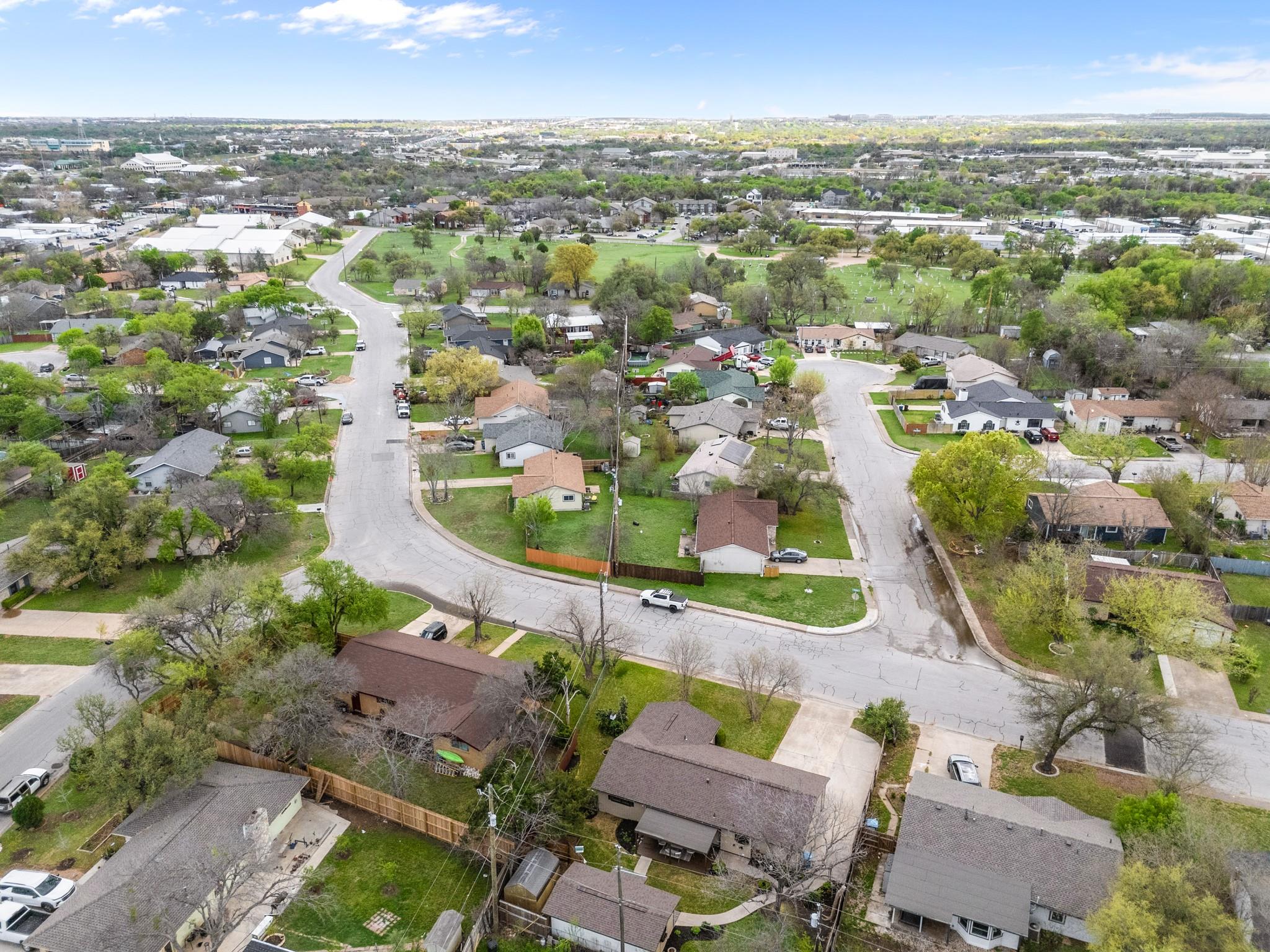 1302 Meadows Dr, Round Rock, TX 78681