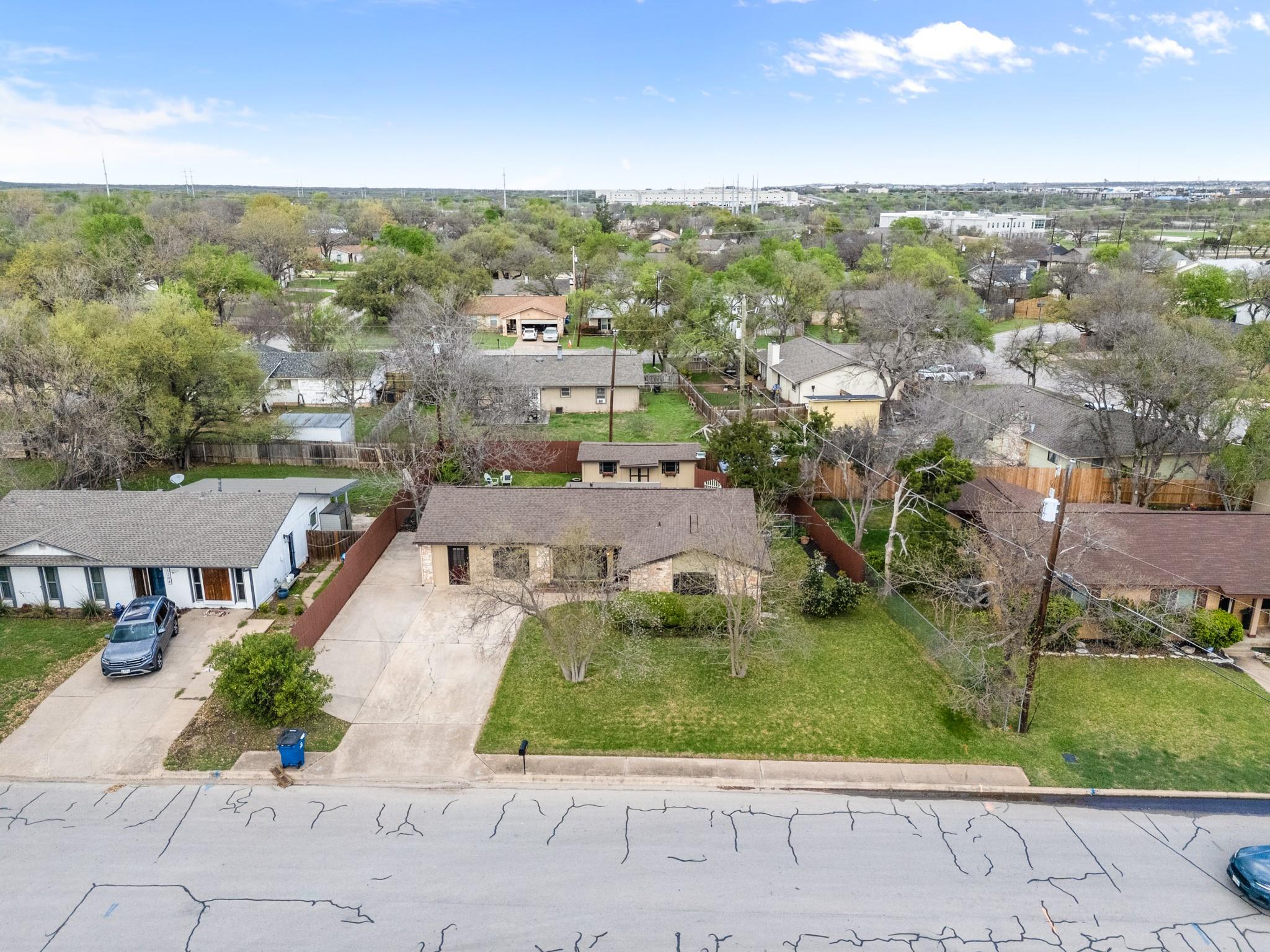 1302 Meadows Dr, Round Rock, TX 78681