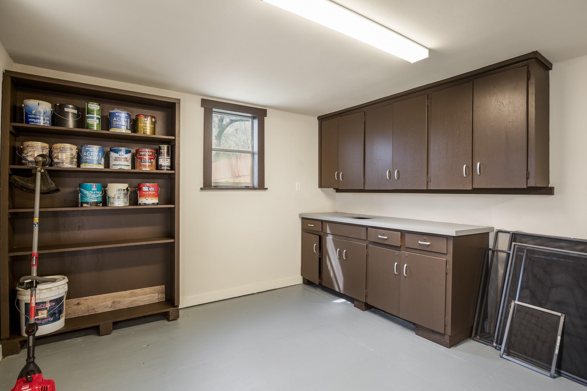 1302 Meadows Dr, Round Rock, TX 78681