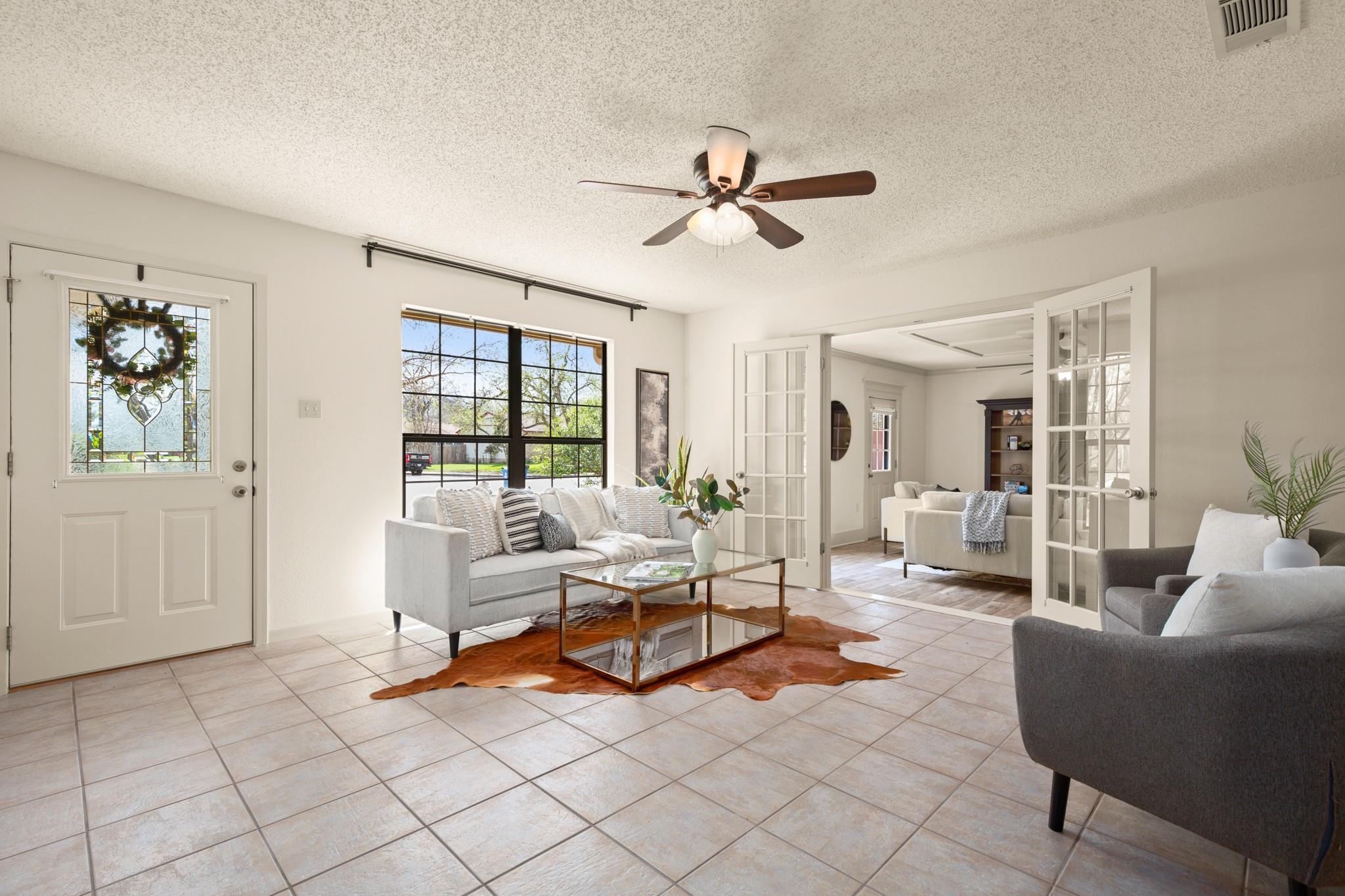 1302 Meadows Dr, Round Rock, TX 78681