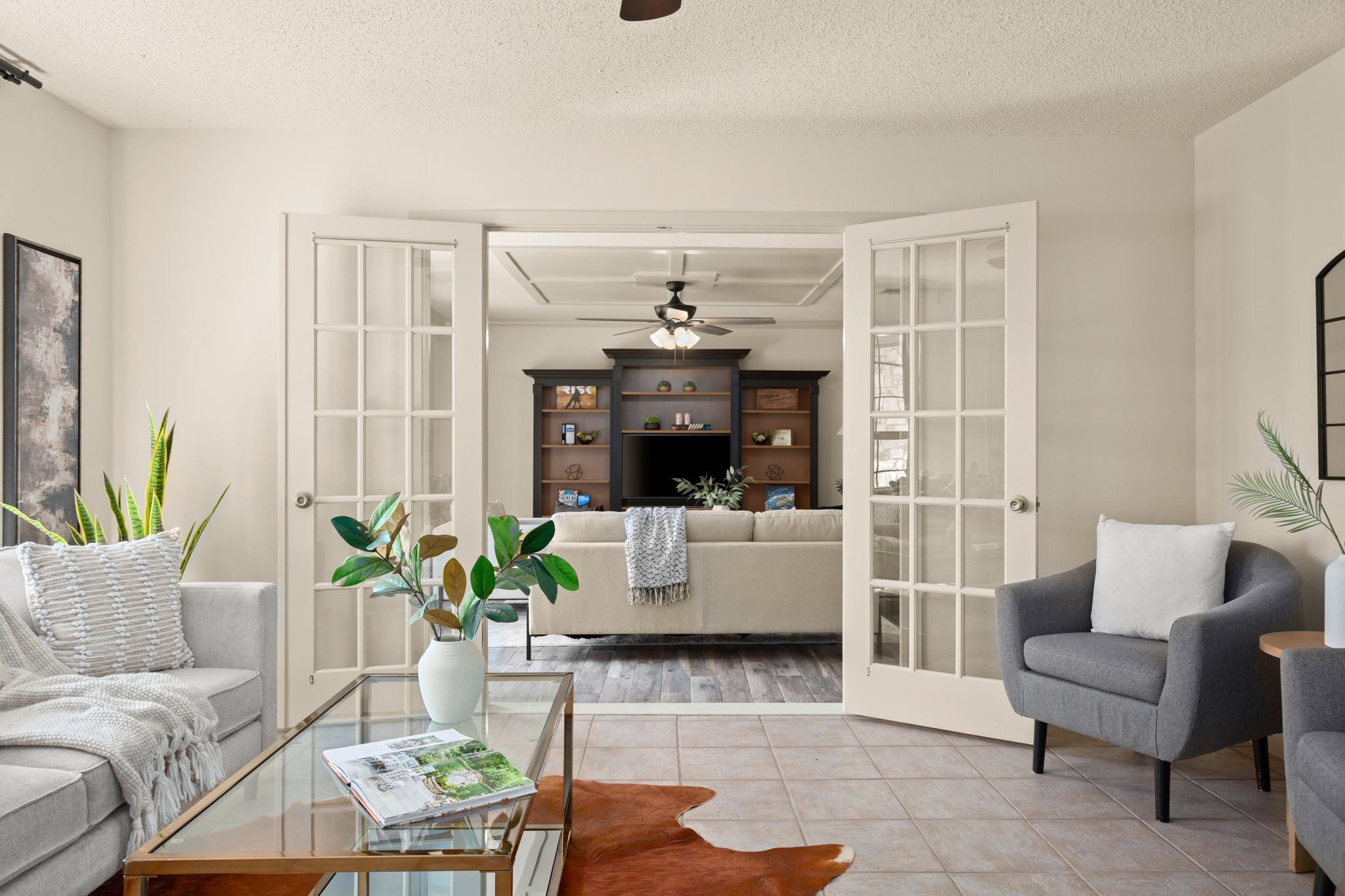 1302 Meadows Dr, Round Rock, TX 78681