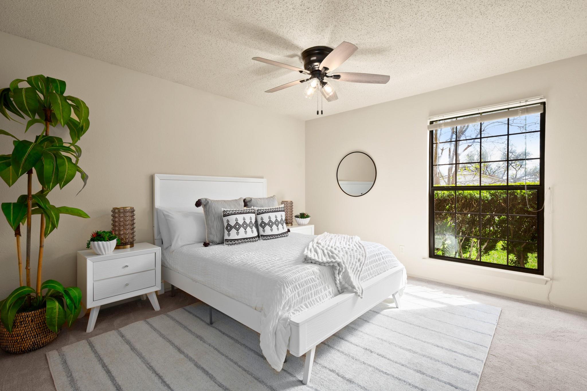 1302 Meadows Dr, Round Rock, TX 78681