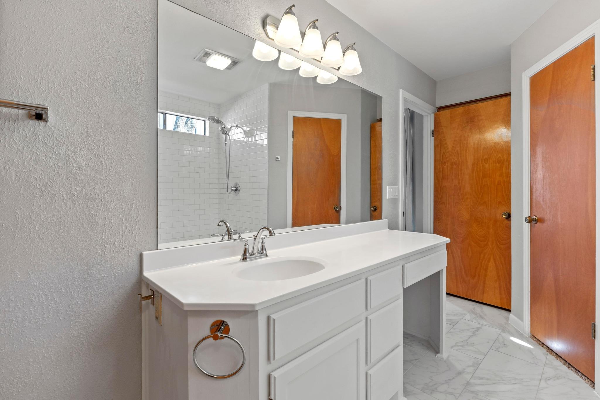 1000 Arcadia Ave, Austin, TX 78757