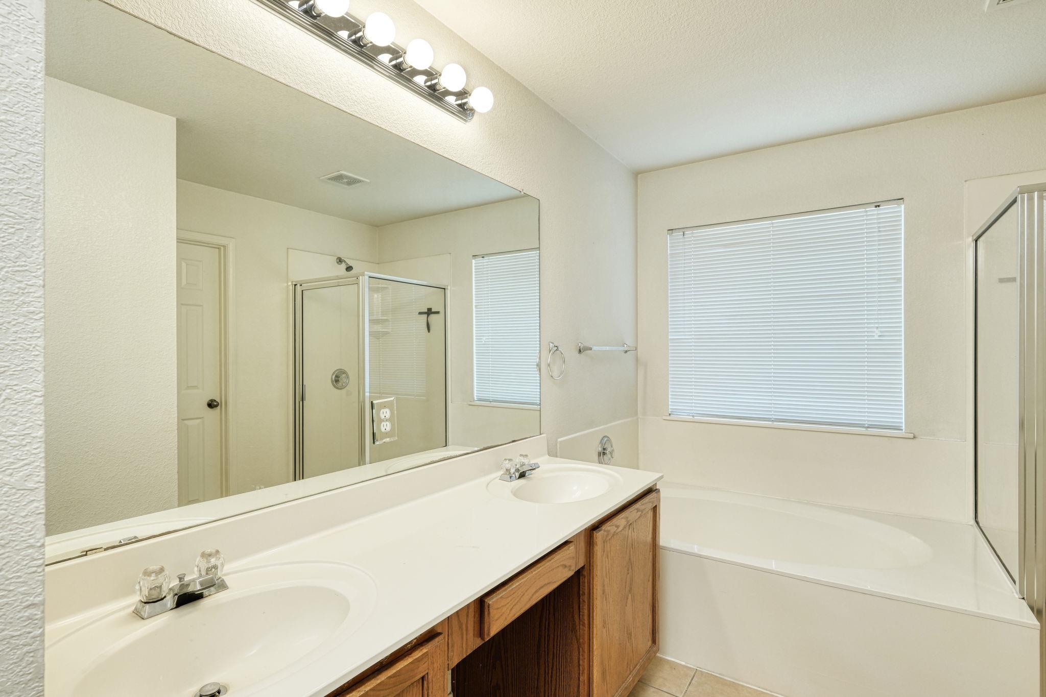 1020 Downridge Dr, Leander, TX 78641