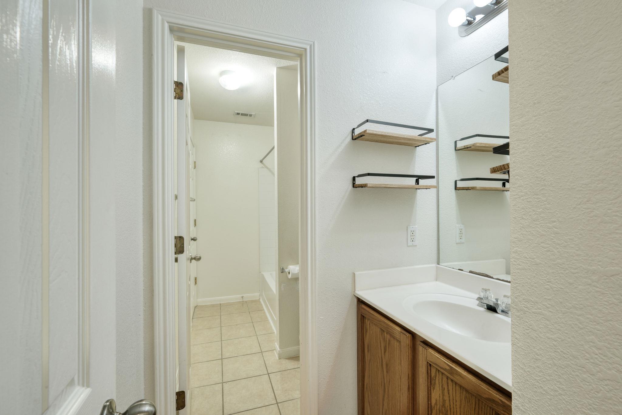 1020 Downridge Dr, Leander, TX 78641