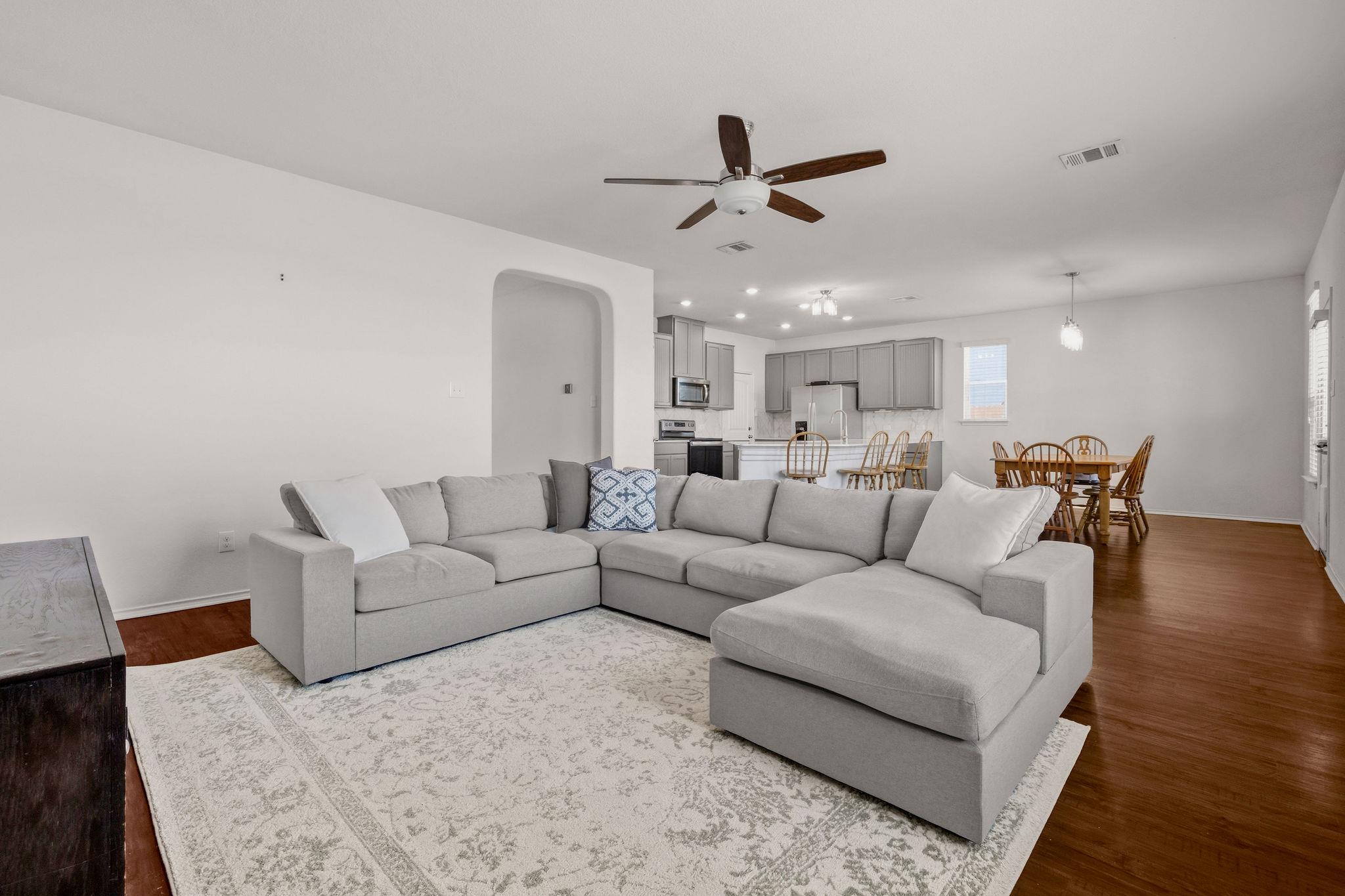 220 Saranac Dr, Elgin, TX 78621