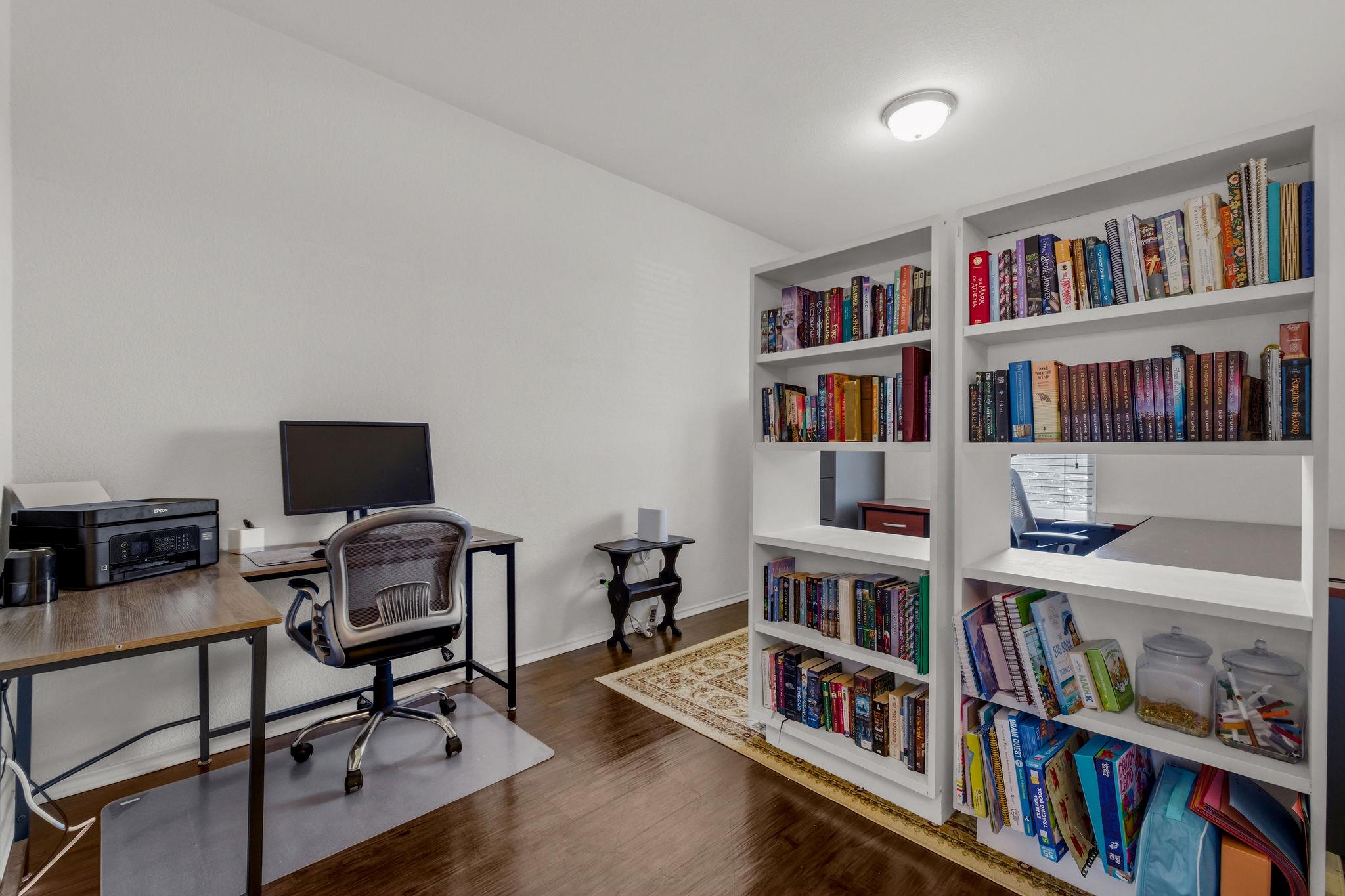 220 Saranac Dr, Elgin, TX 78621