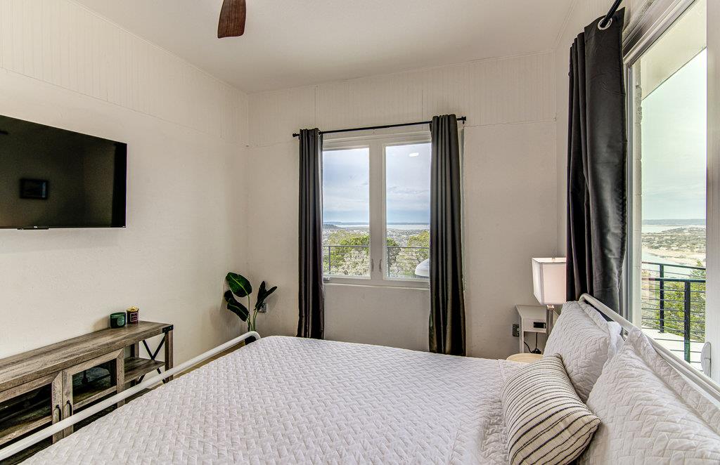 215 Coyote Ln, Burnet, TX 78611