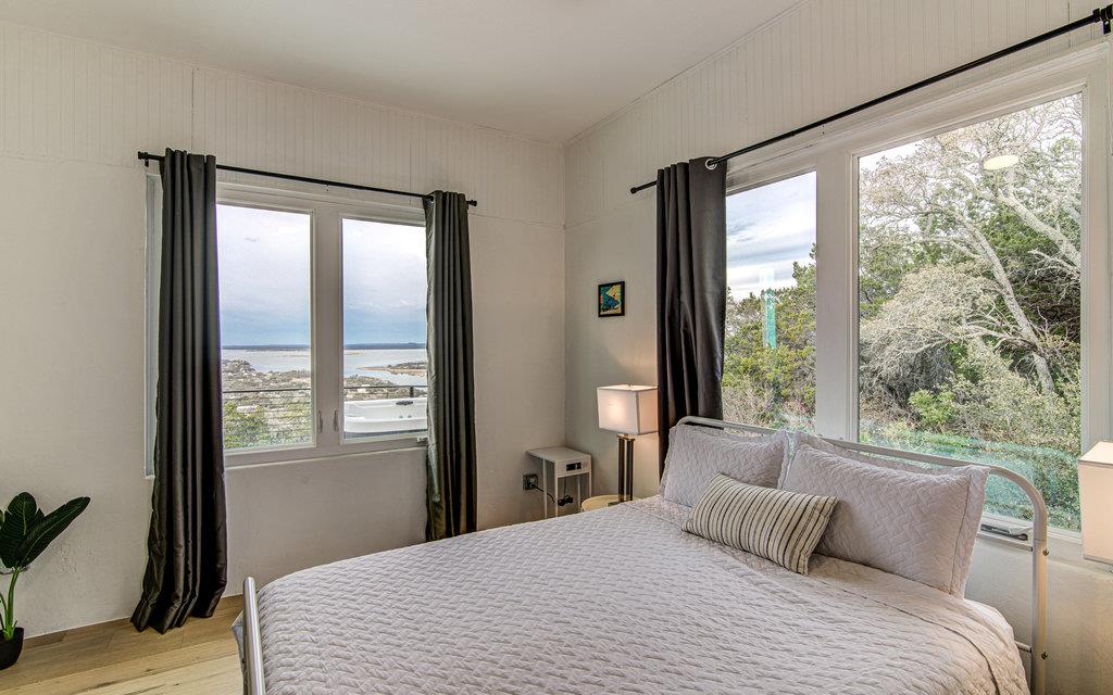 215 Coyote Ln, Burnet, TX 78611