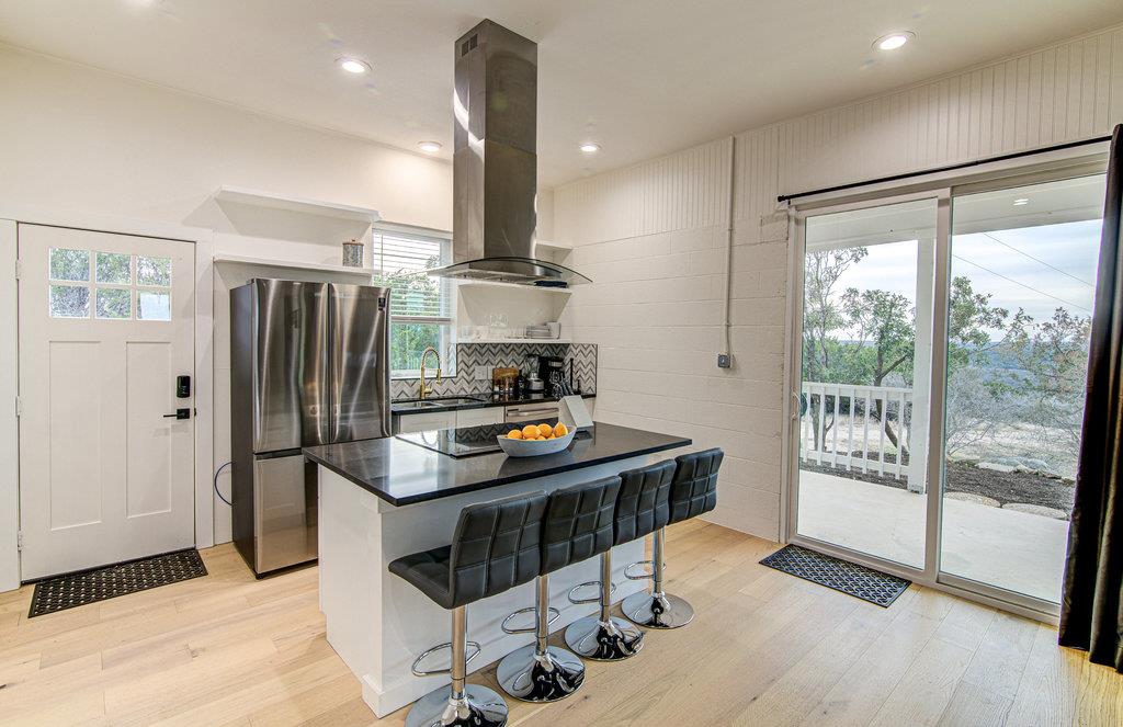 215 Coyote Ln, Burnet, TX 78611