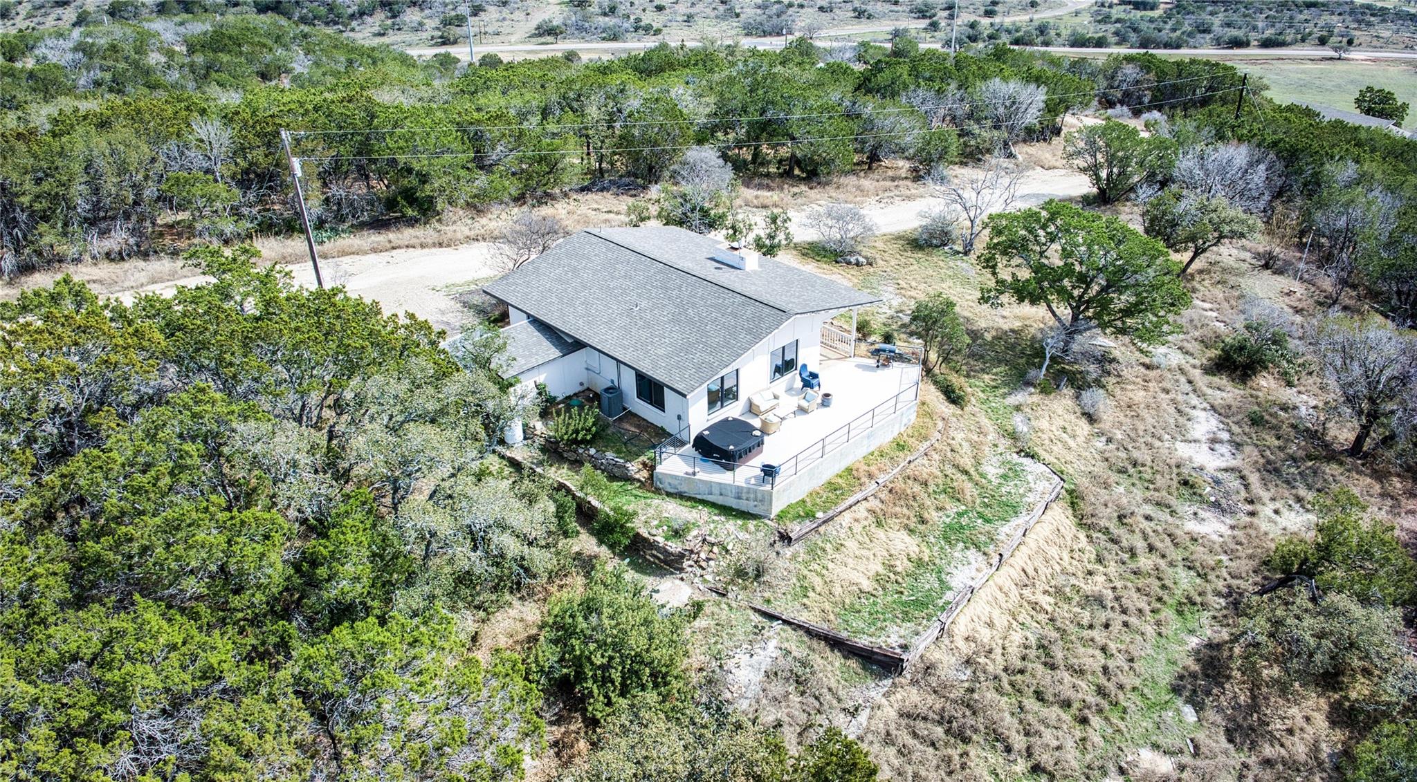 215 Coyote Ln, Burnet, TX 78611