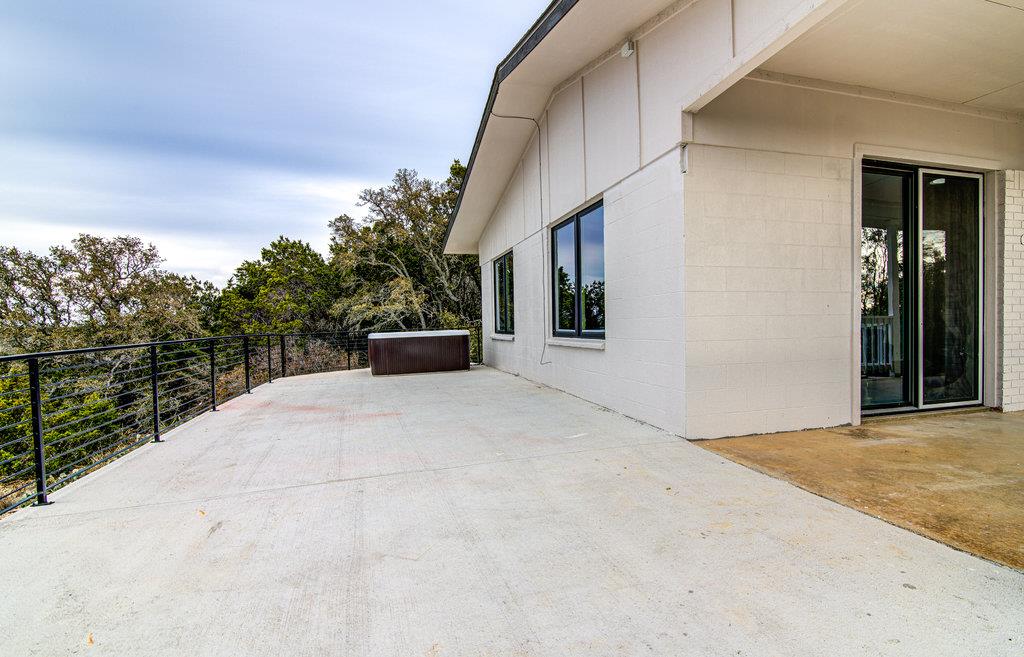 215 Coyote Ln, Burnet, TX 78611