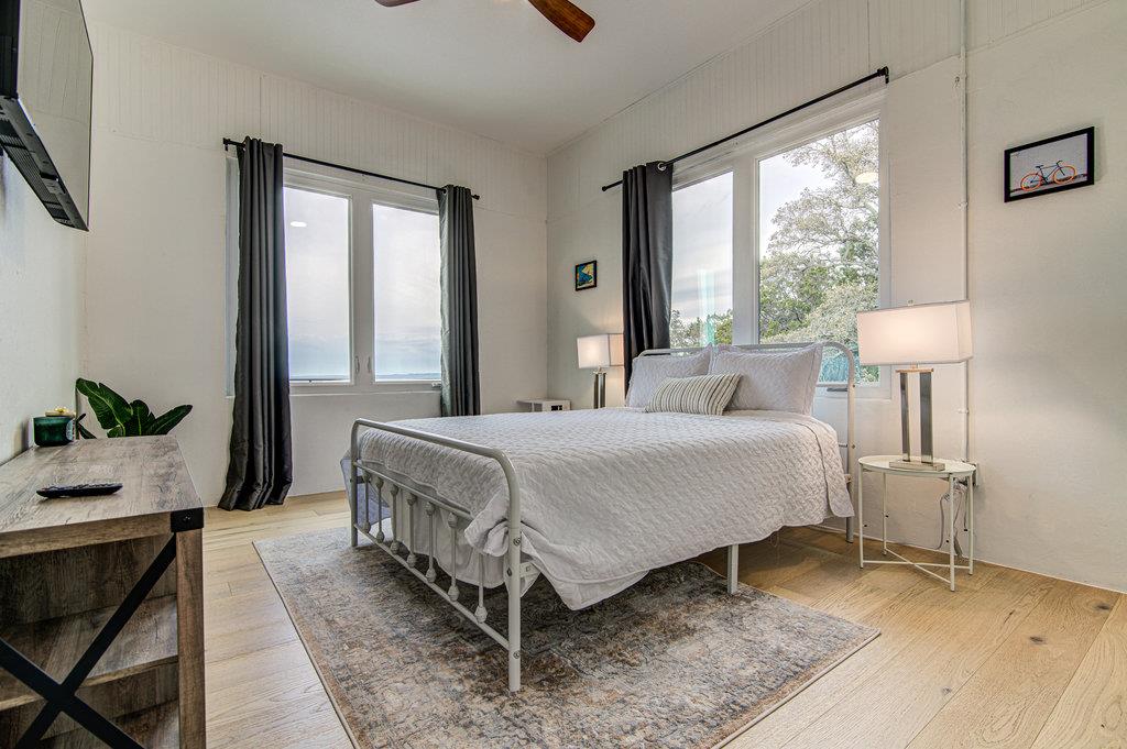 215 Coyote Ln, Burnet, TX 78611