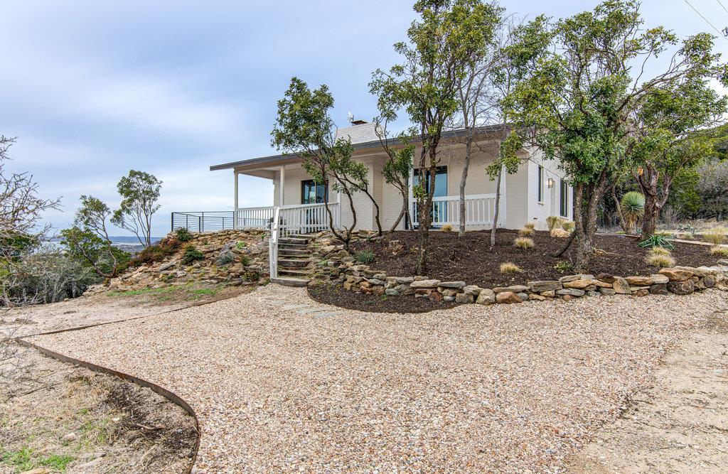 215 Coyote Ln, Burnet, TX 78611