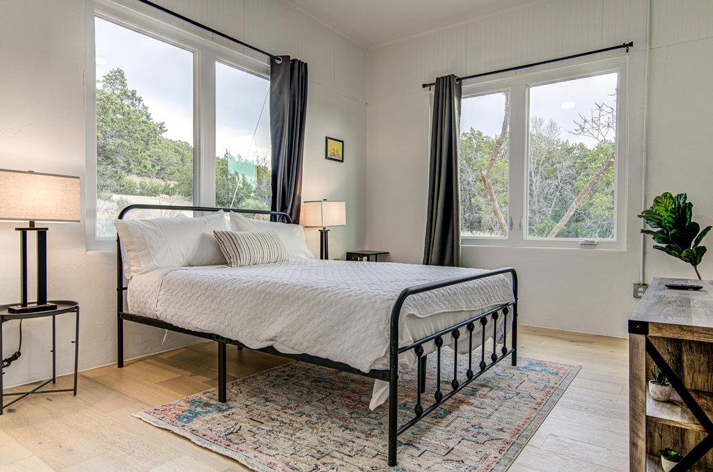 215 Coyote Ln, Burnet, TX 78611