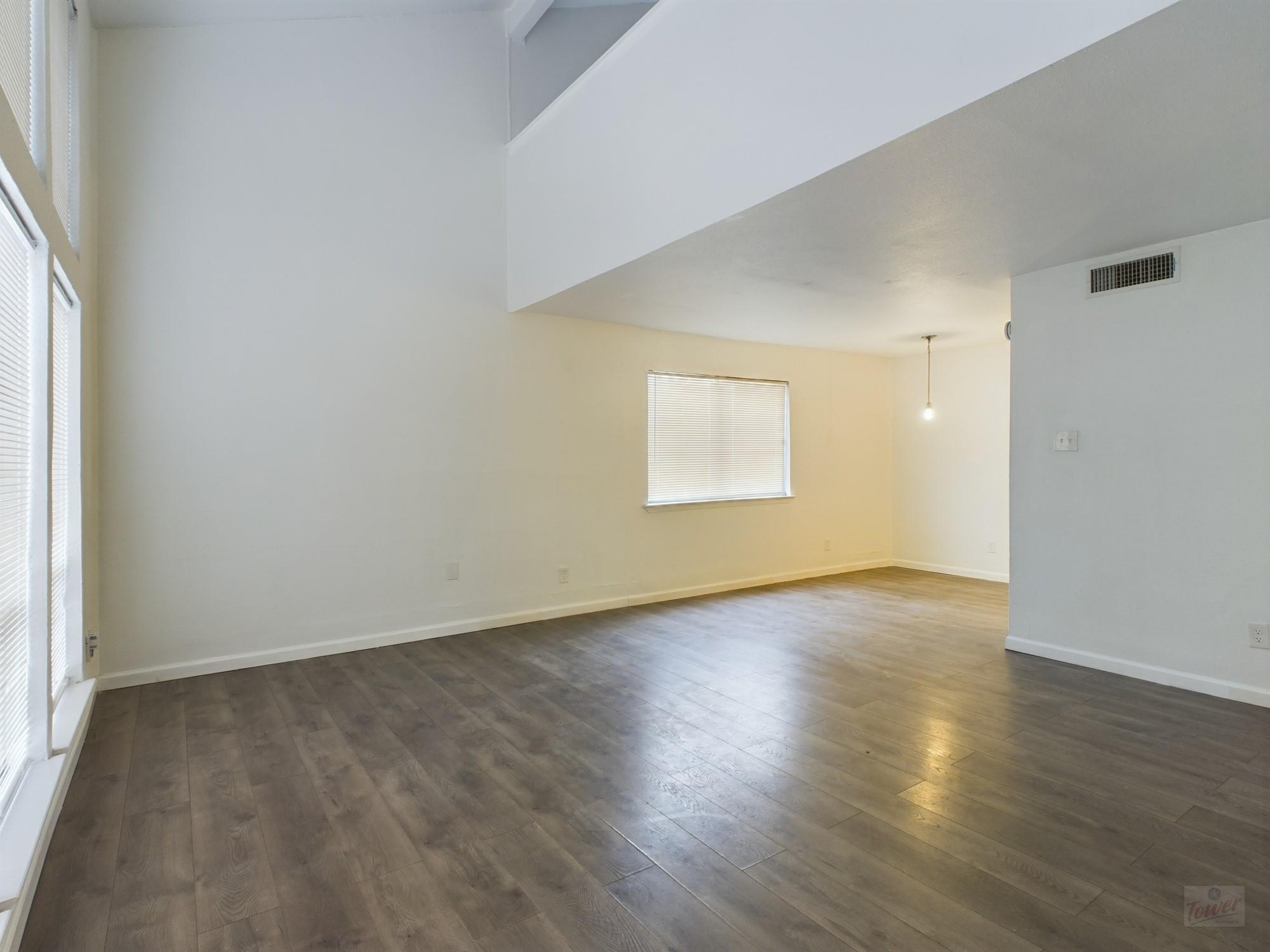 2124 Burton Dr # 140, Austin, TX 78741