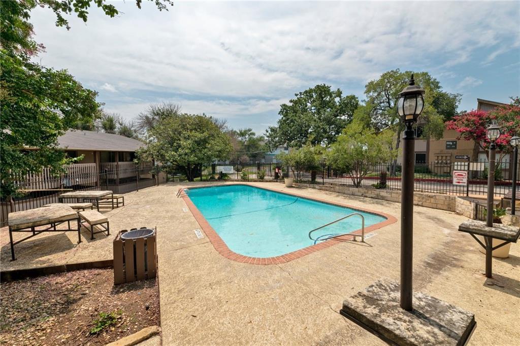 2124 Burton Dr # 140, Austin, TX 78741