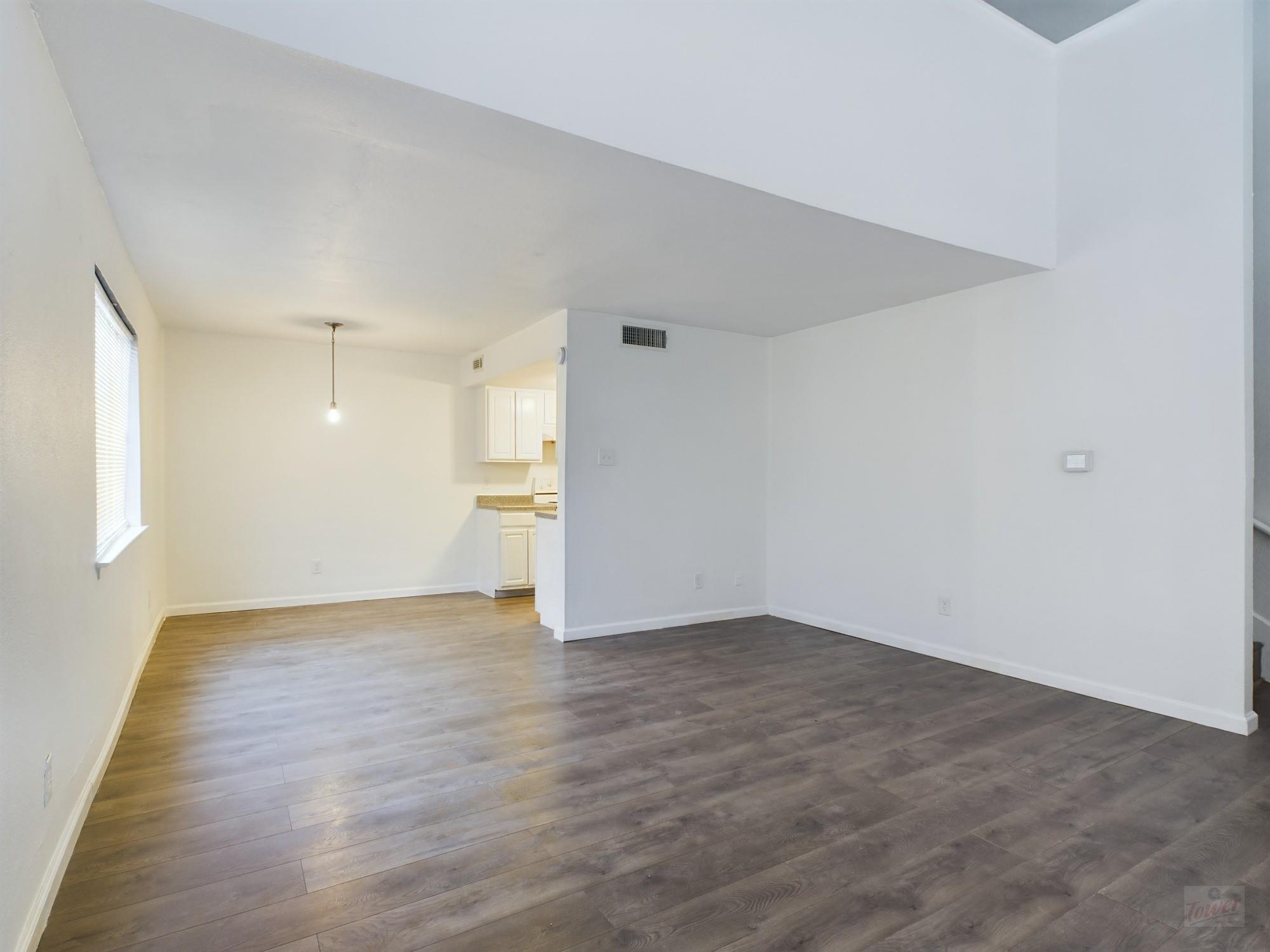 2124 Burton Dr # 140, Austin, TX 78741