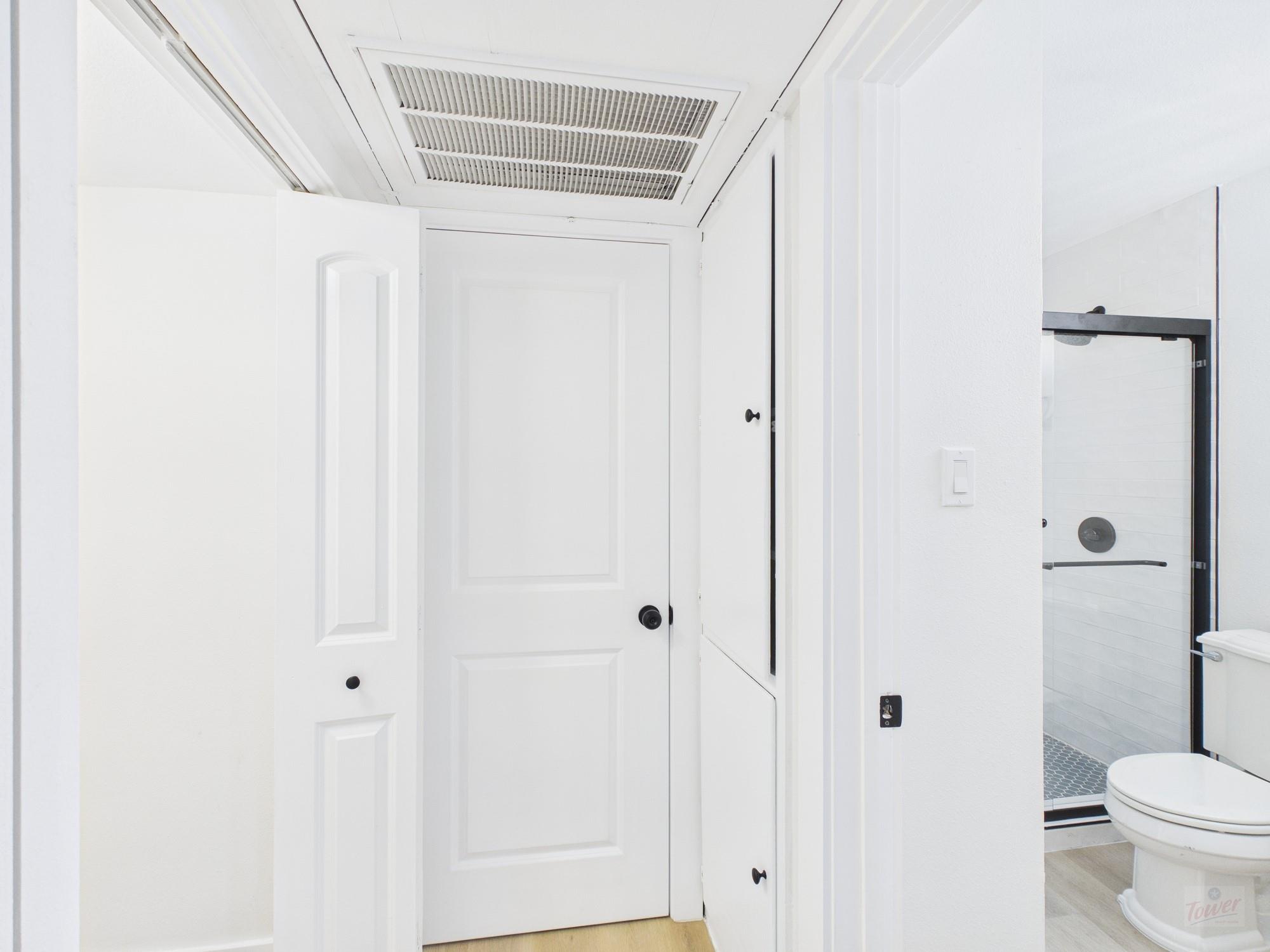 2124 Burton Dr # 105, Austin, TX 78741